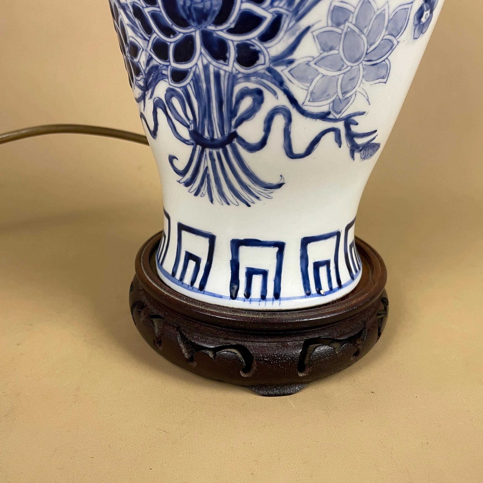 Oriental Ceramic Lamp Blue White Ginger Jar Hand Painted Floral Vintage Porcelain Table Lamp Classic Chinoiserie Ornate Pattern Wood Base photo 105.0