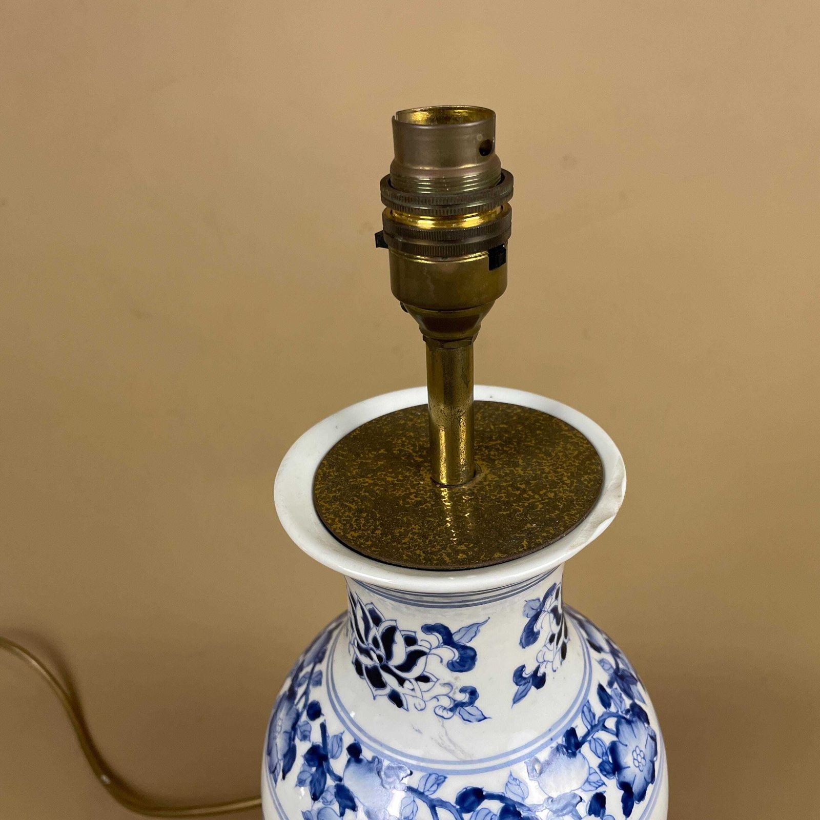 Oriental Ceramic Lamp Blue White Ginger Jar Hand Painted Floral Vintage Porcelain Table Lamp Classic Chinoiserie Ornate Pattern Wood Base photo buy