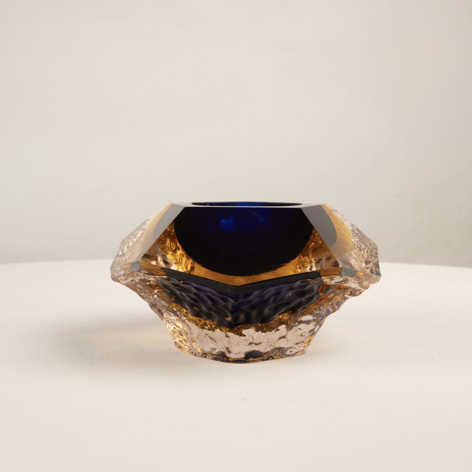 photo vintage Sculptural Ashtray In Submerged Glass By Gianfranco Mandruzzato, Murano, 1970