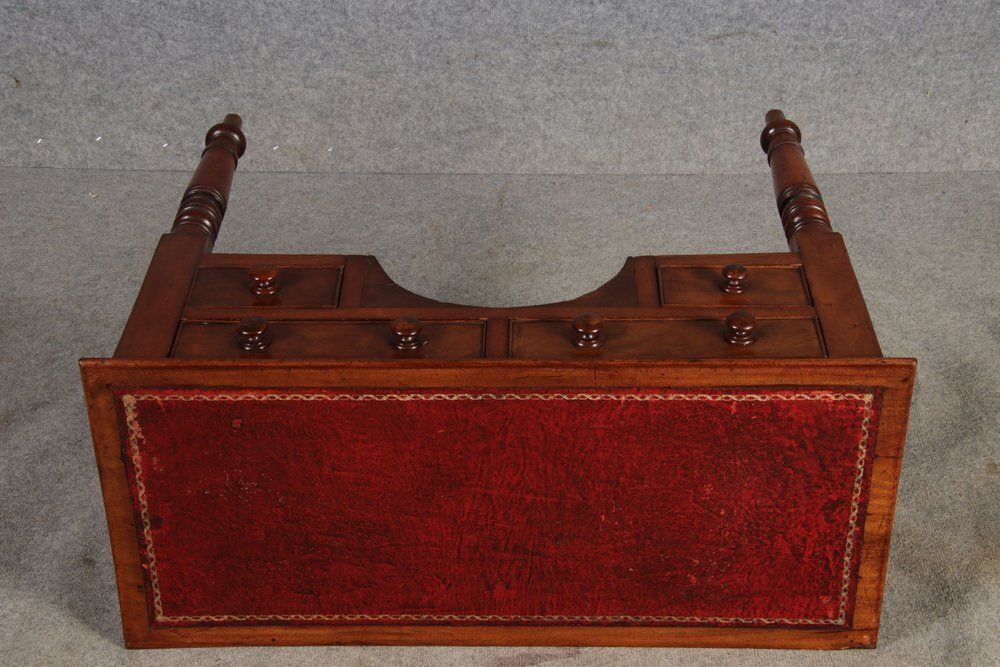 photo vintage Small Antique Ladies Desk In Mahogany, 1900