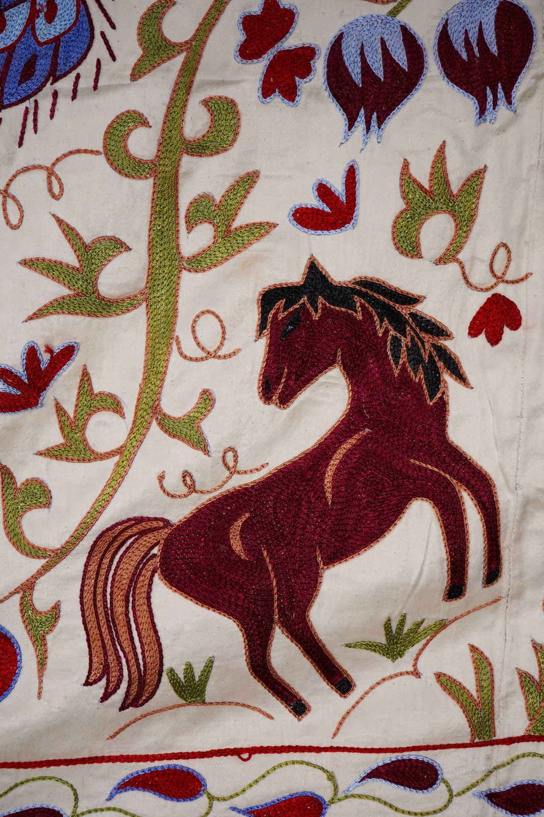 photo vinterior Uzbek Suzani Embroidered Wall Hanging – Peacock, Horse & Tree Of Life Design 3'6'' X 6'