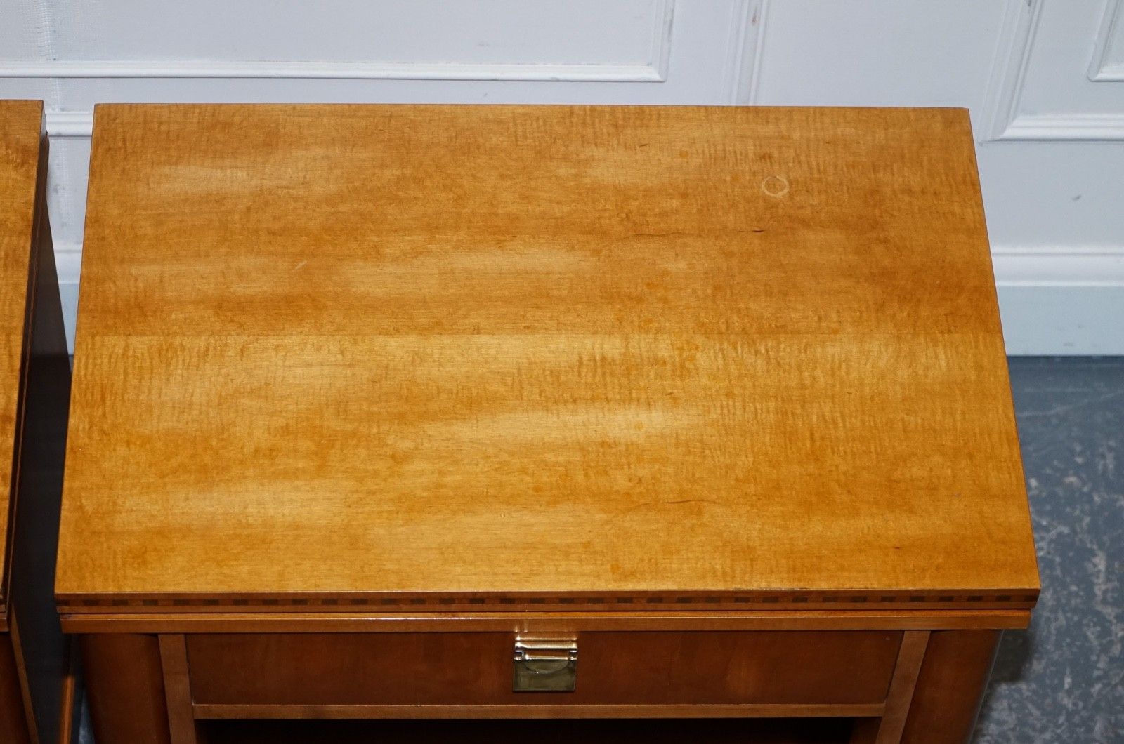 photo vinterior Pair Of American Hickory White Genesis Biedermeier Nightstands Bedside Tables