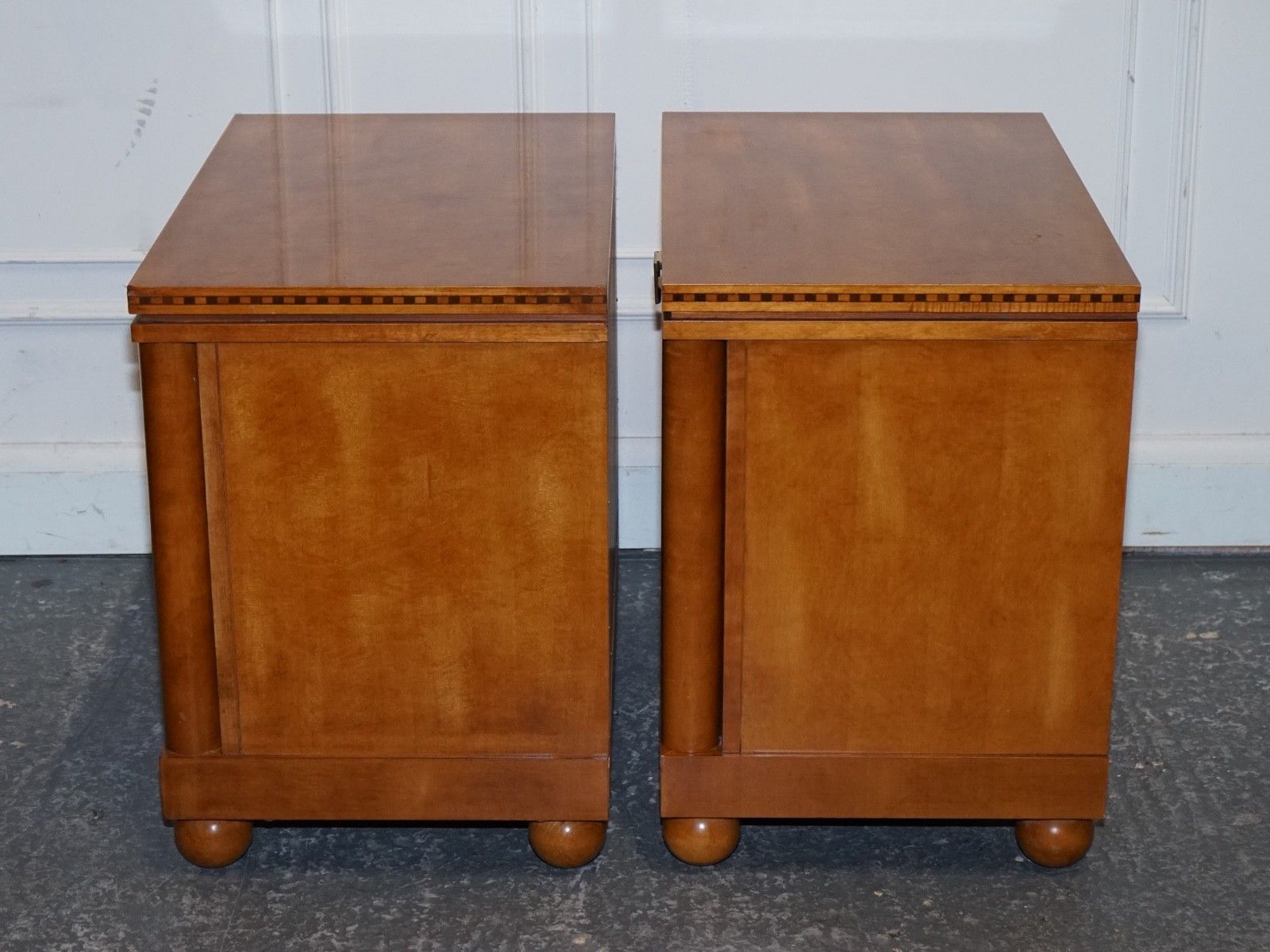 photo vintage Pair Of American Hickory White Genesis Biedermeier Nightstands Bedside Tables