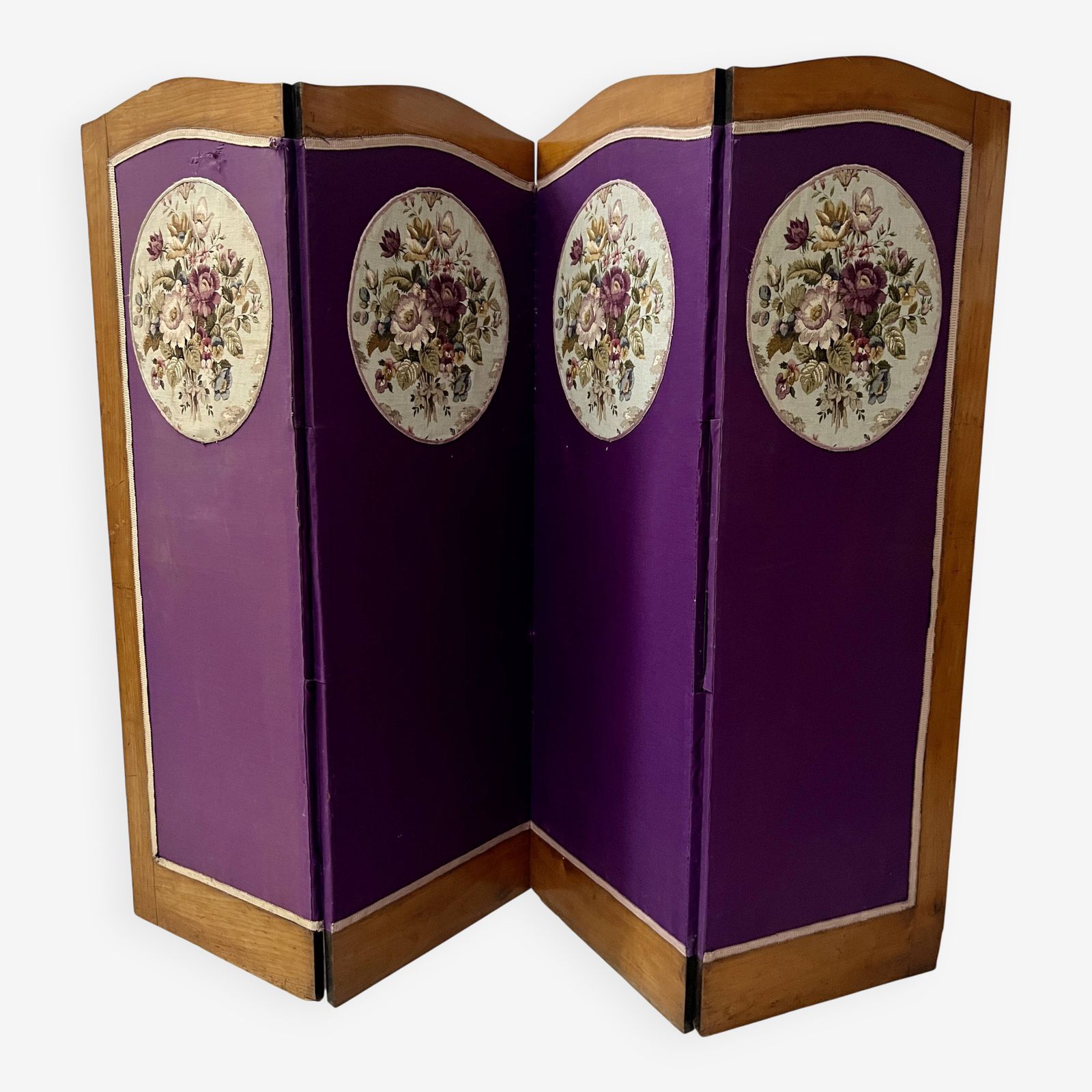 Four Panel Screen Decorated With An Oval Tapestry From The 20th Century.