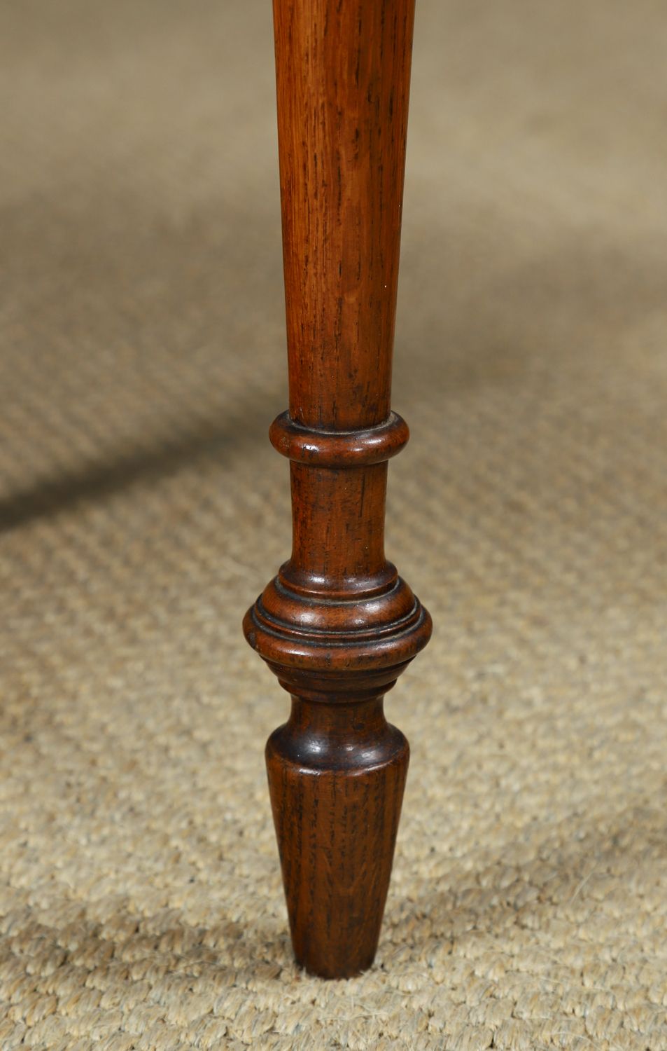 photo vinterior Small English Victorian Oak Occasional Side Table / Bedside  / Nightstand (Circa 1900)