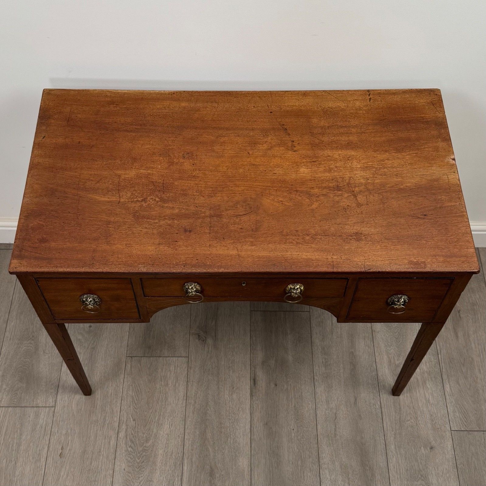 photo furniture Antique 18th Century Good Quality Writing Table In Mahogany