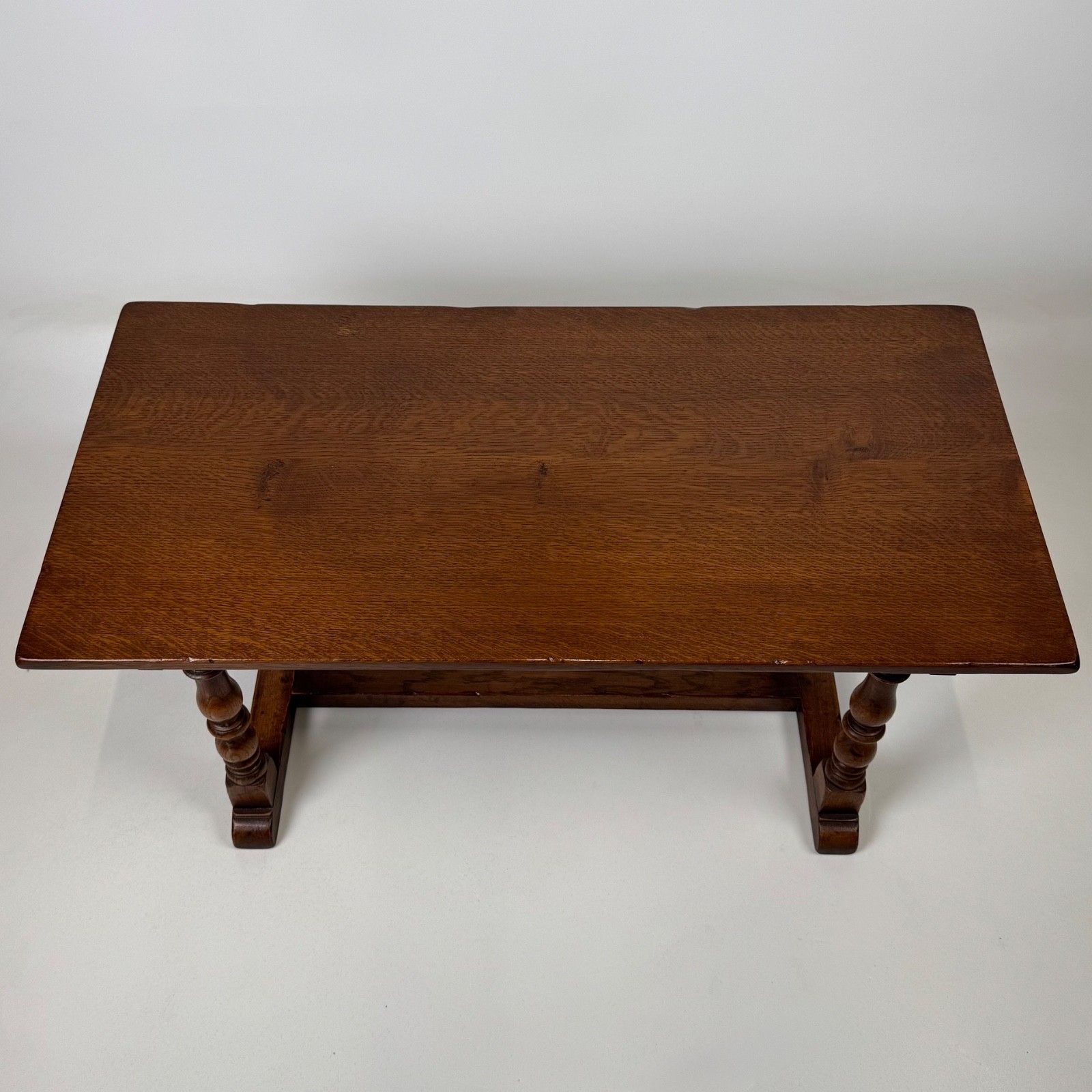 photo furniture Antique 20th Century Good Quality Oak Coffee Table