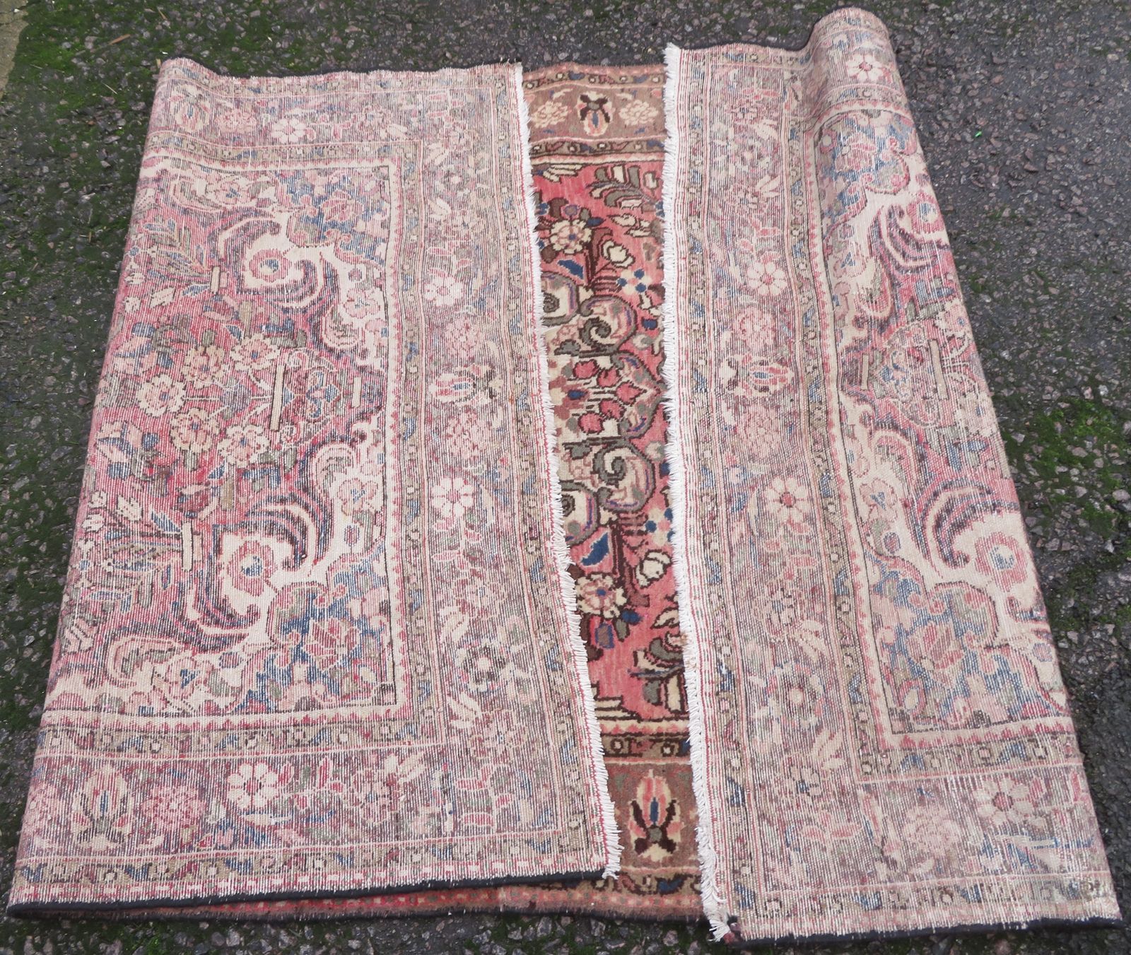 photo vinterior Large Hamadan Rug. 260cm X 153cm. Pretty Pink Ground
