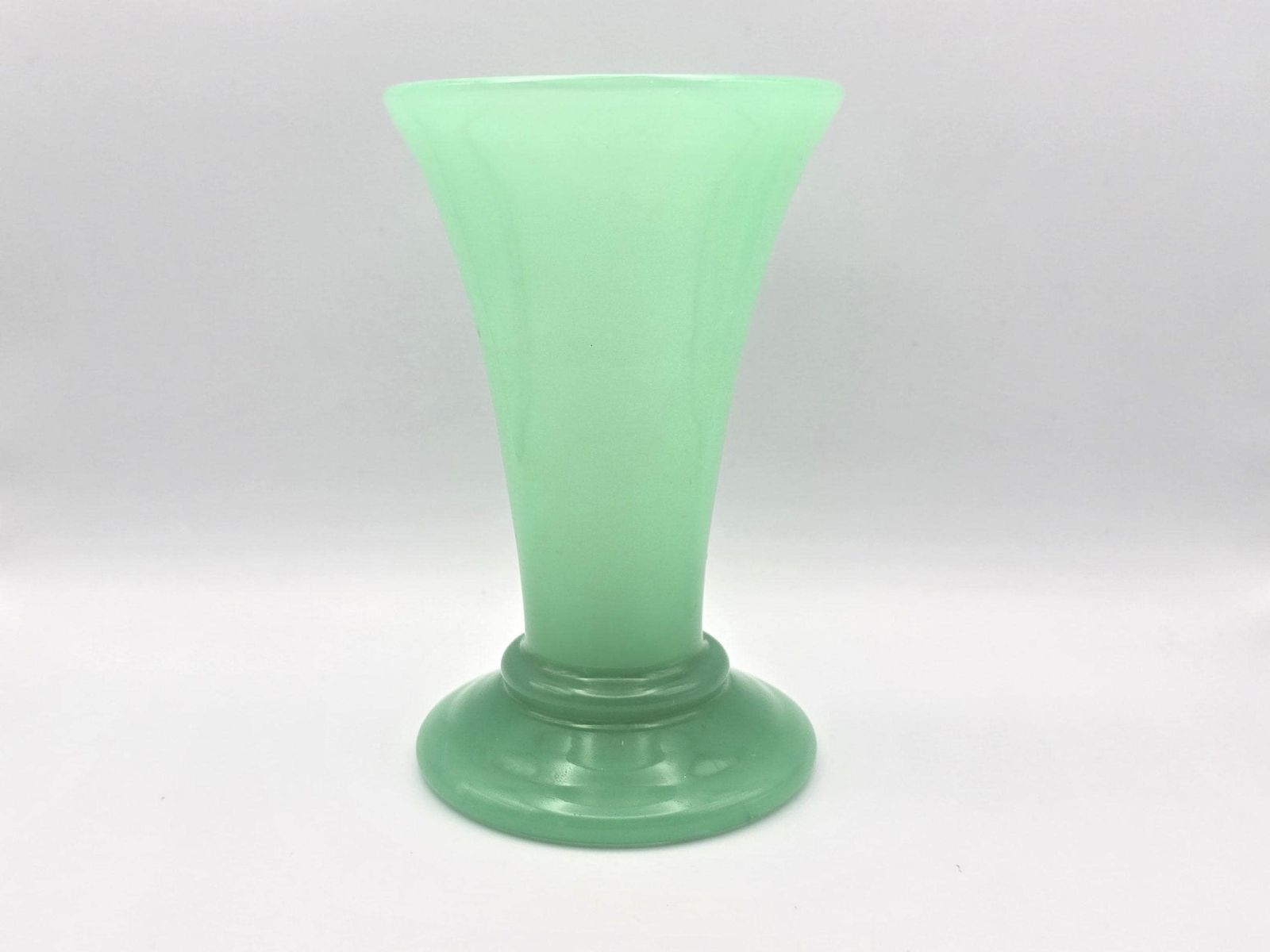 Antique Uranium Glass Schindler And Co Vase   Jadeite Translucent Green Vase C. 1900   Uv Active photo vinterior