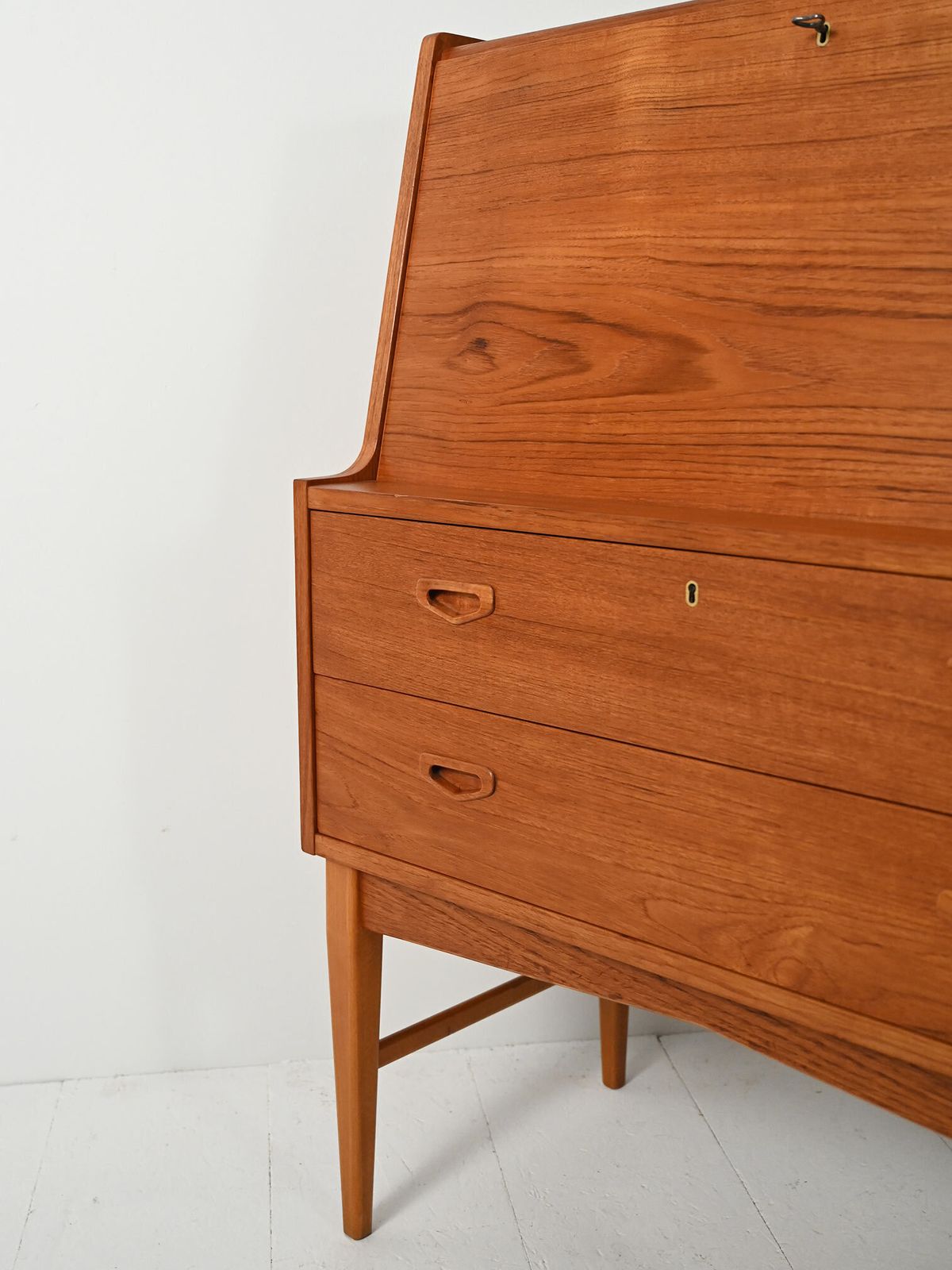 Scandinavische Secretaire Met Verborgen Spiegel, Ca. Jaren 1960 photo vinterior