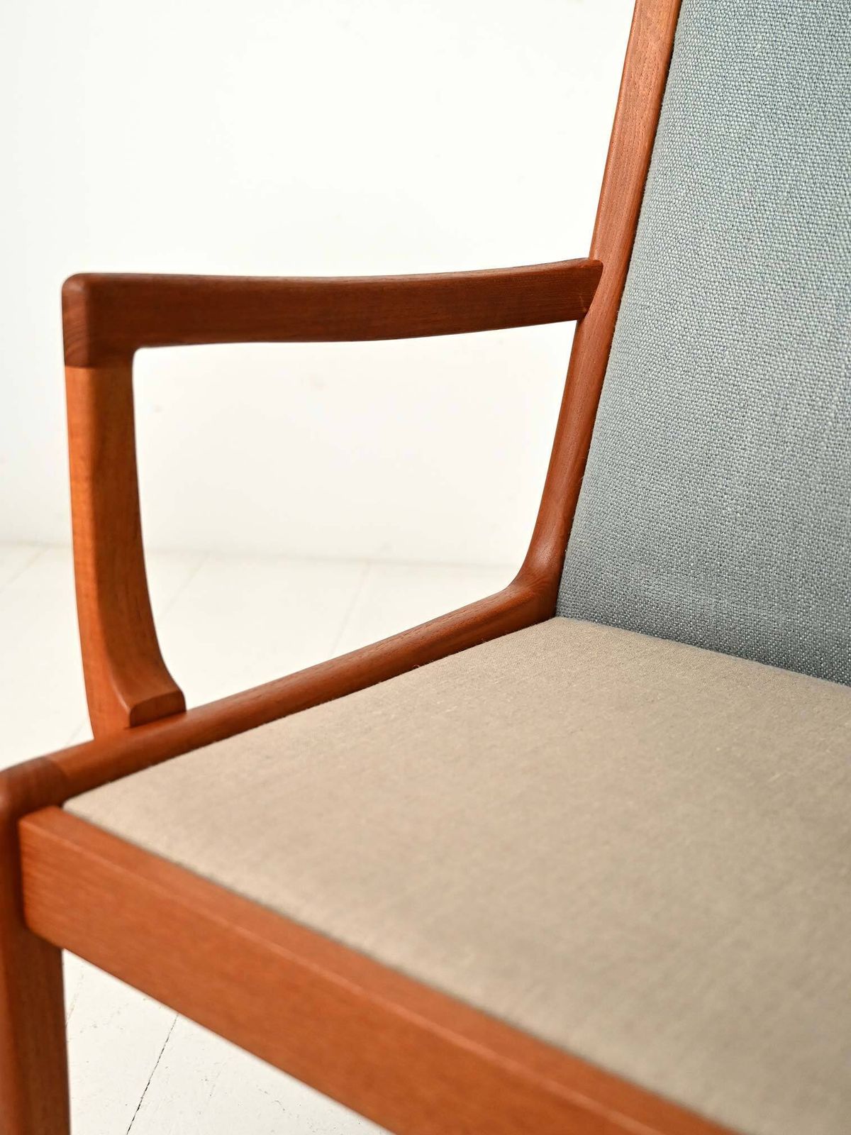 photo furniture Pair Of Senator Armchairs By Ole Wanscher For Cado