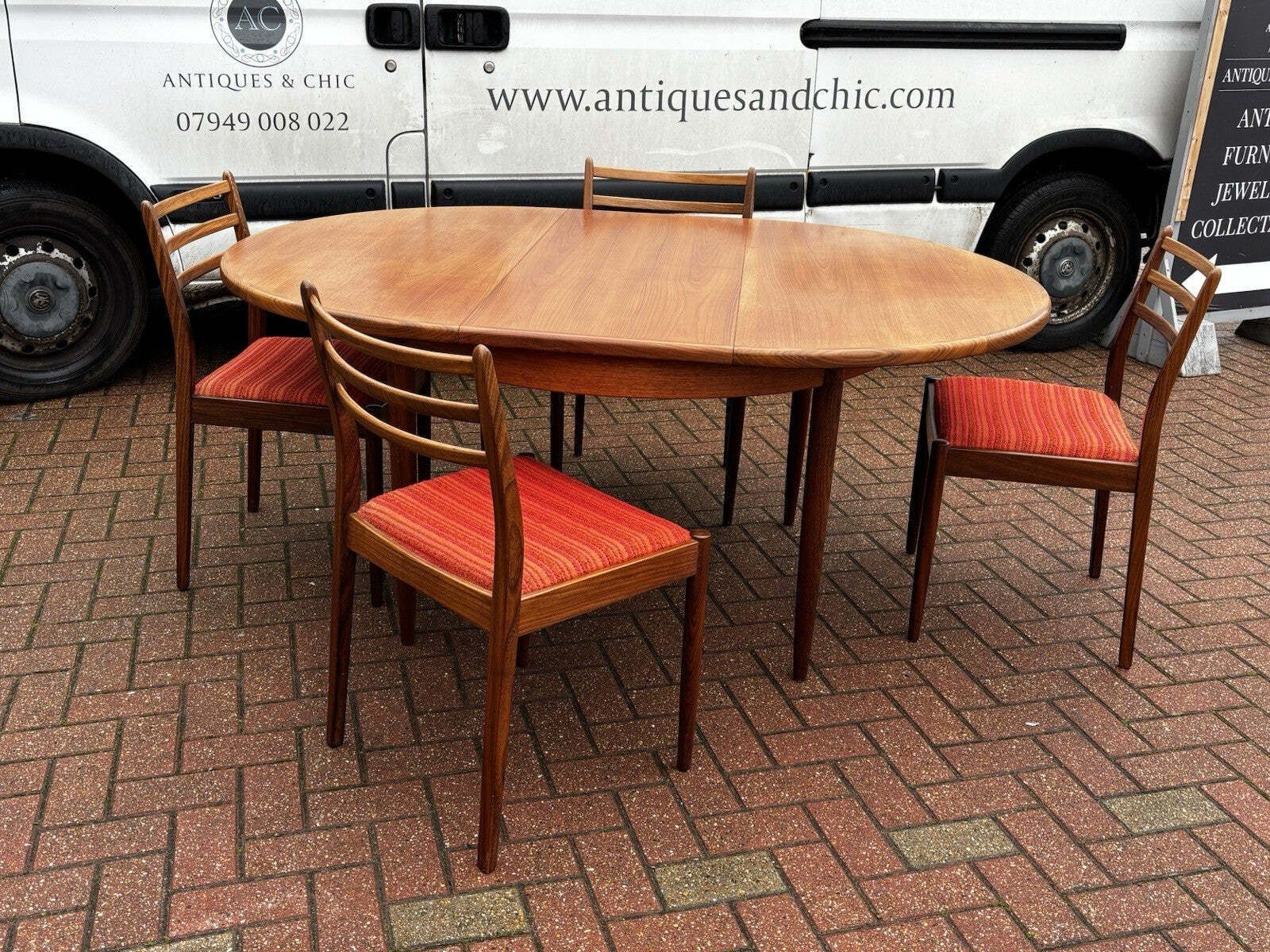 photo furniture Mid Century G Plan Circular Extending Dining Table & 4 G Plan Dining Chairs