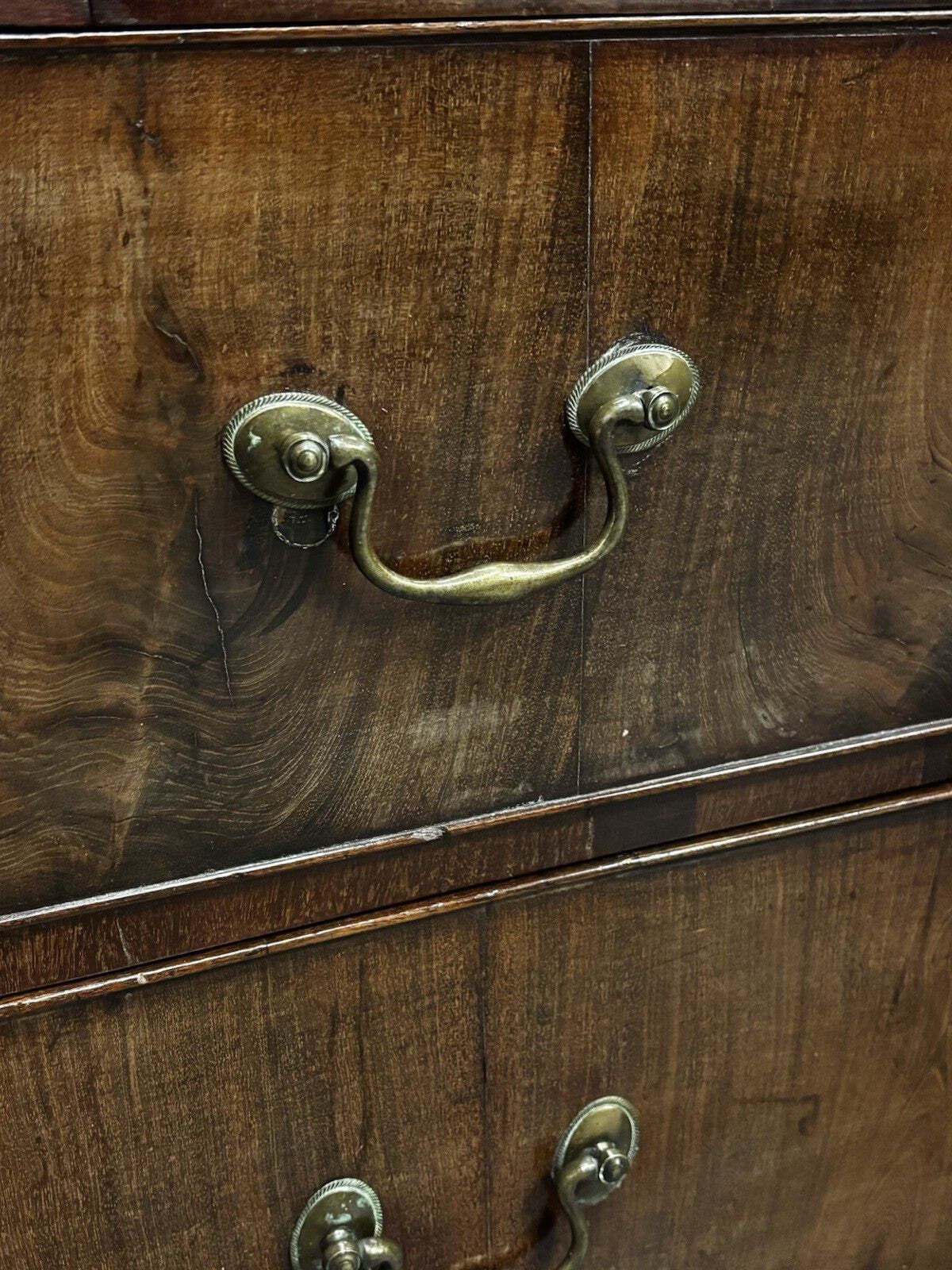 Georgian Walnut & Mahogany Chest Of Drawers. photo vintage