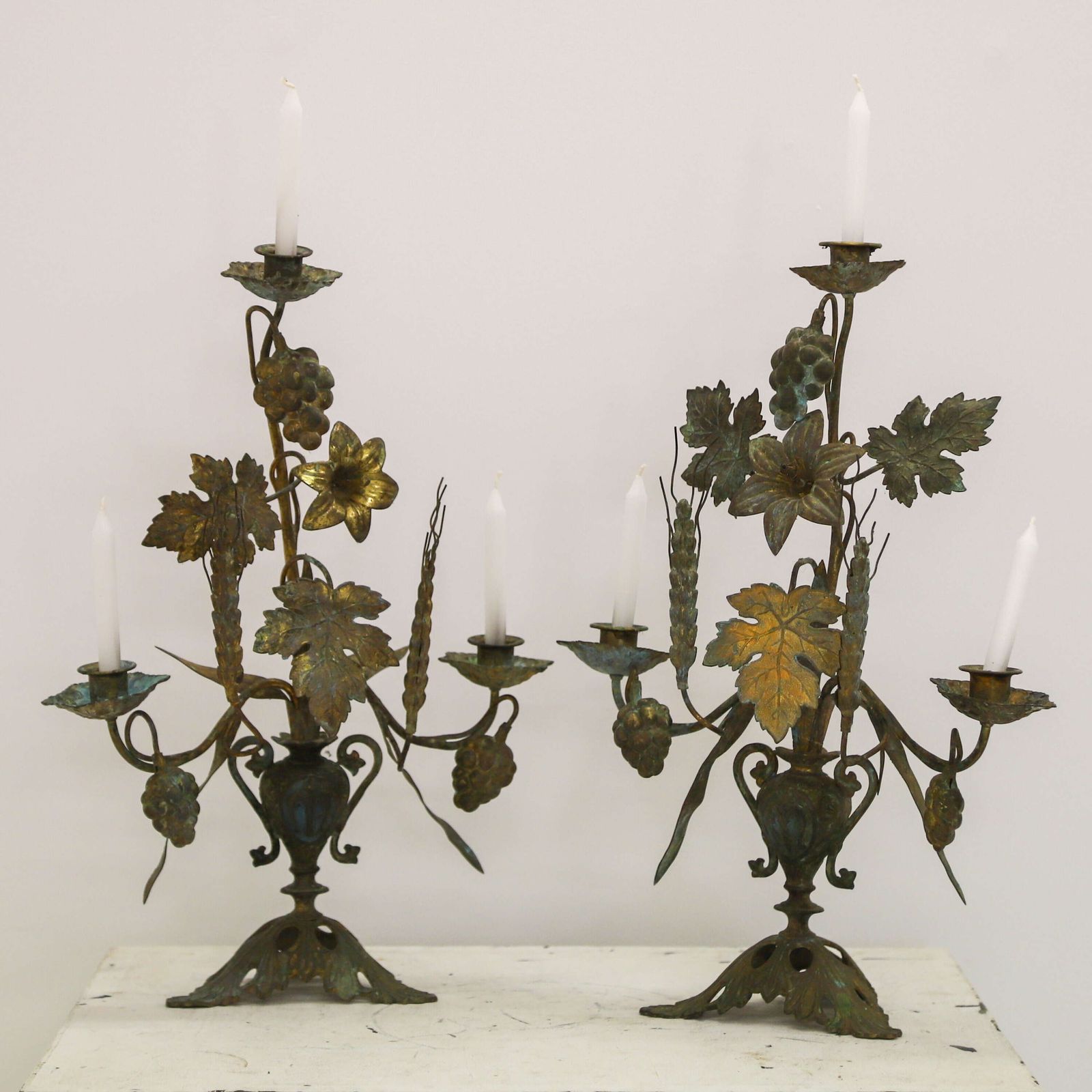 photo vinterior Pair Of 19th Century French Gilt Church Candelabra With Wheat & Grapes, C.1850 1890