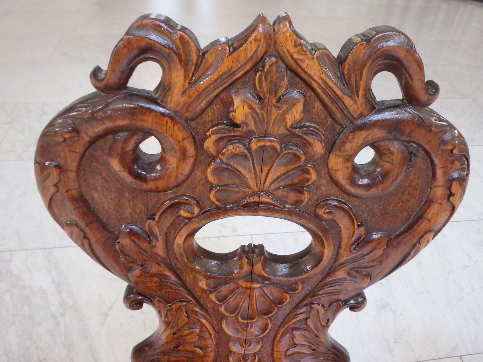 photo vintage Pair Of 19th Century Brutalist Carved Wooden Chairs With Fabulous Creatures