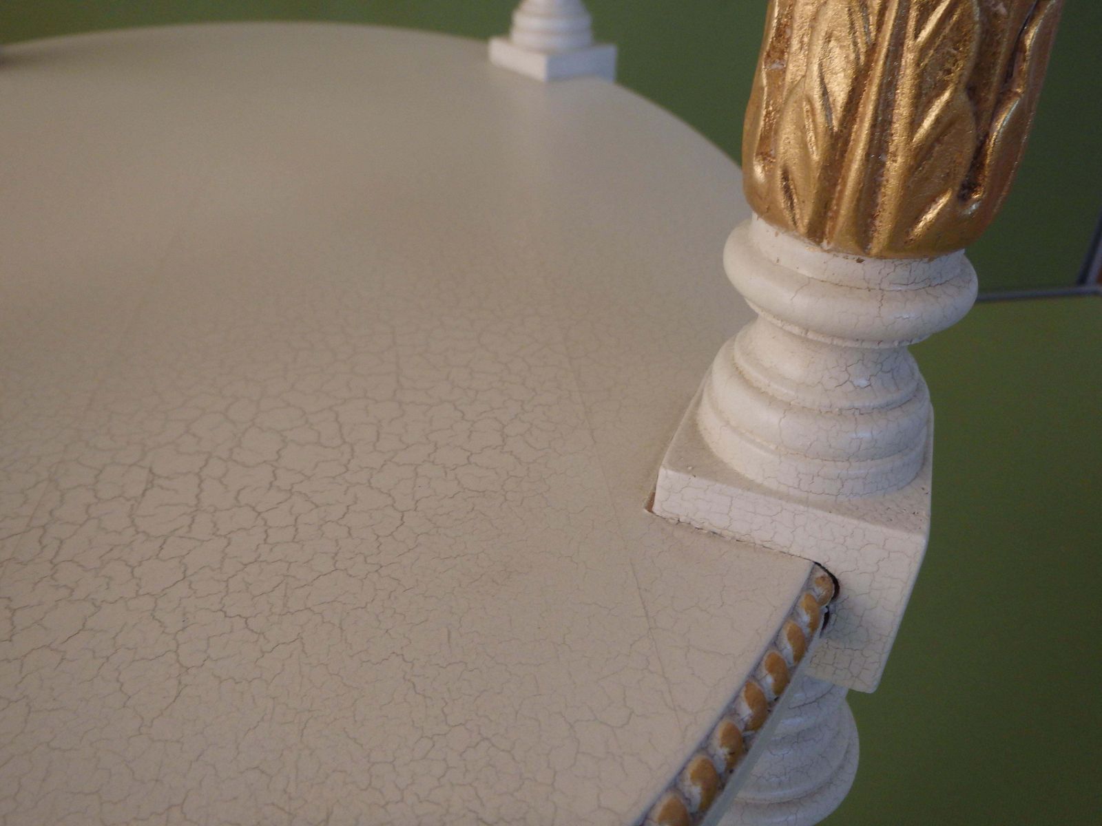 Pair Oval Off White "Craquelee" Night Stands With Golden Elements Emipre Stile photo vintage
