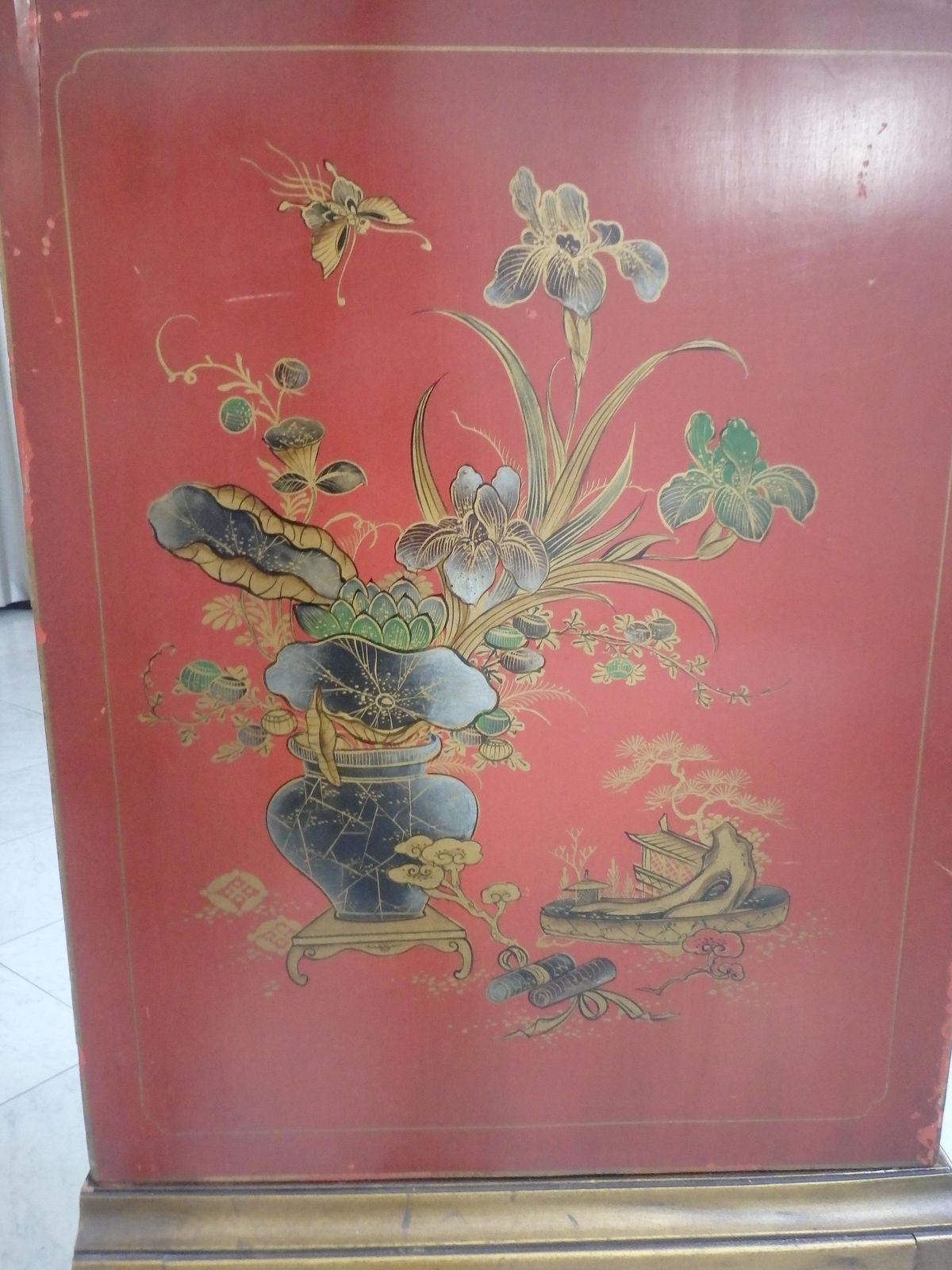 1920 Elegant Japonisem Red And Gold Dry Bar With Sculpted Figures And Pagodes photo Furniture
