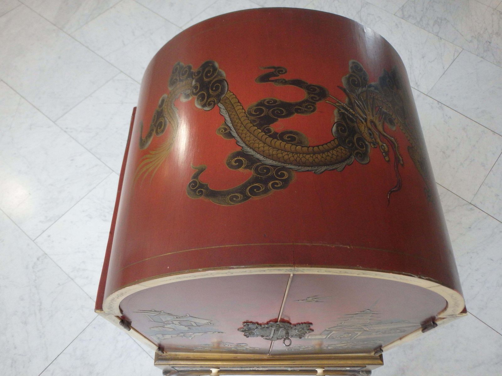 6066.0 1920 Elegant Japonisem Red And Gold Dry Bar With Sculpted Figures And Pagodes photo
