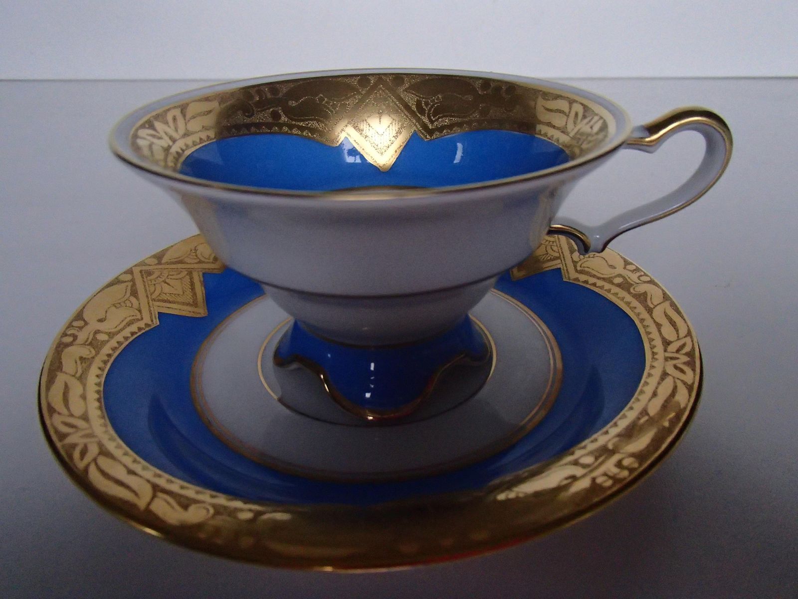 Elegant Porcelain Coffee Cup By Hutschenreuther Selb Bavaria Gold Plated photo for sale
