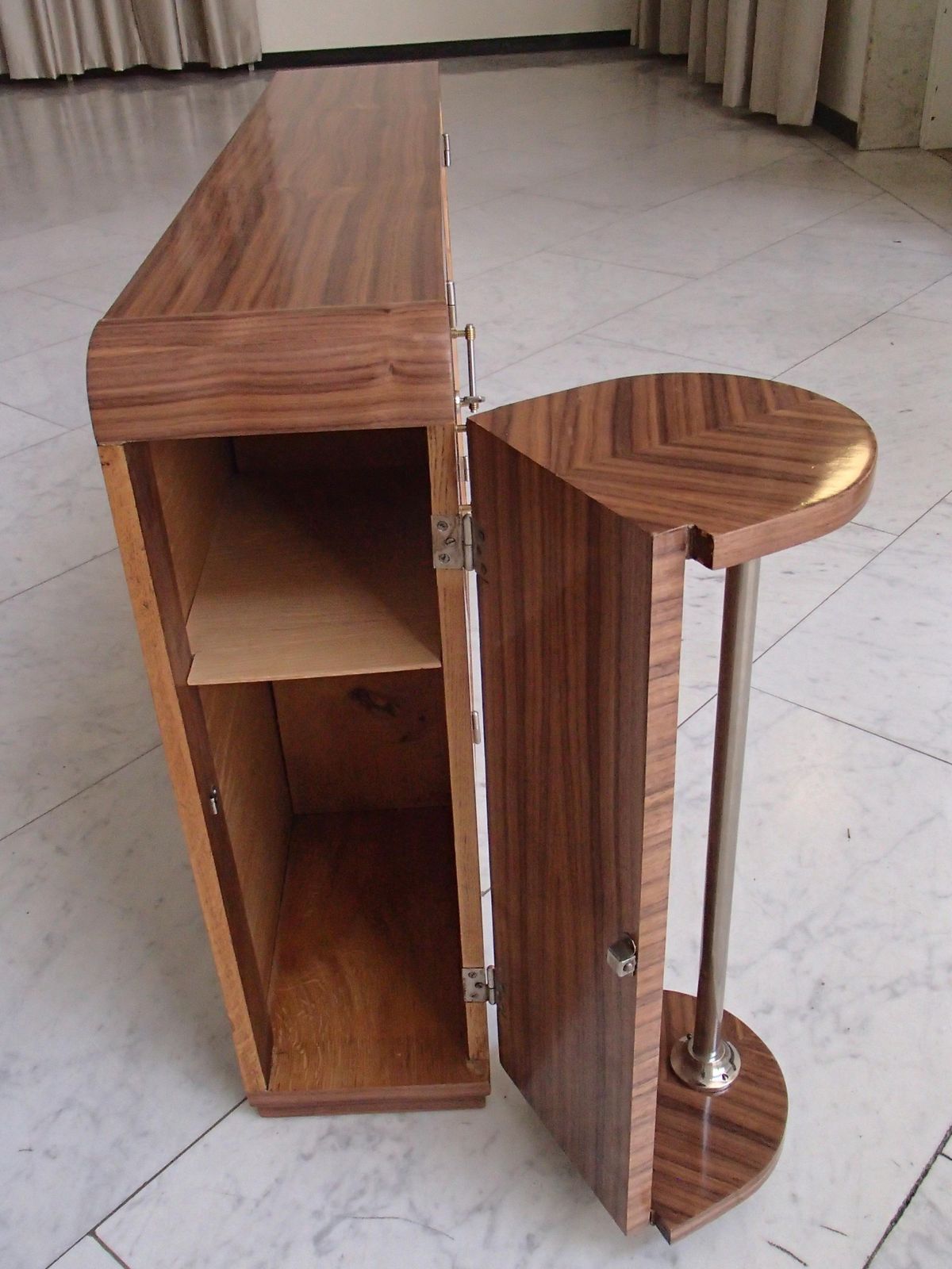 photo vinterior Art Deco Narrow Bar With 2 Doors And Bottle Compartment Walnut And Chrome
