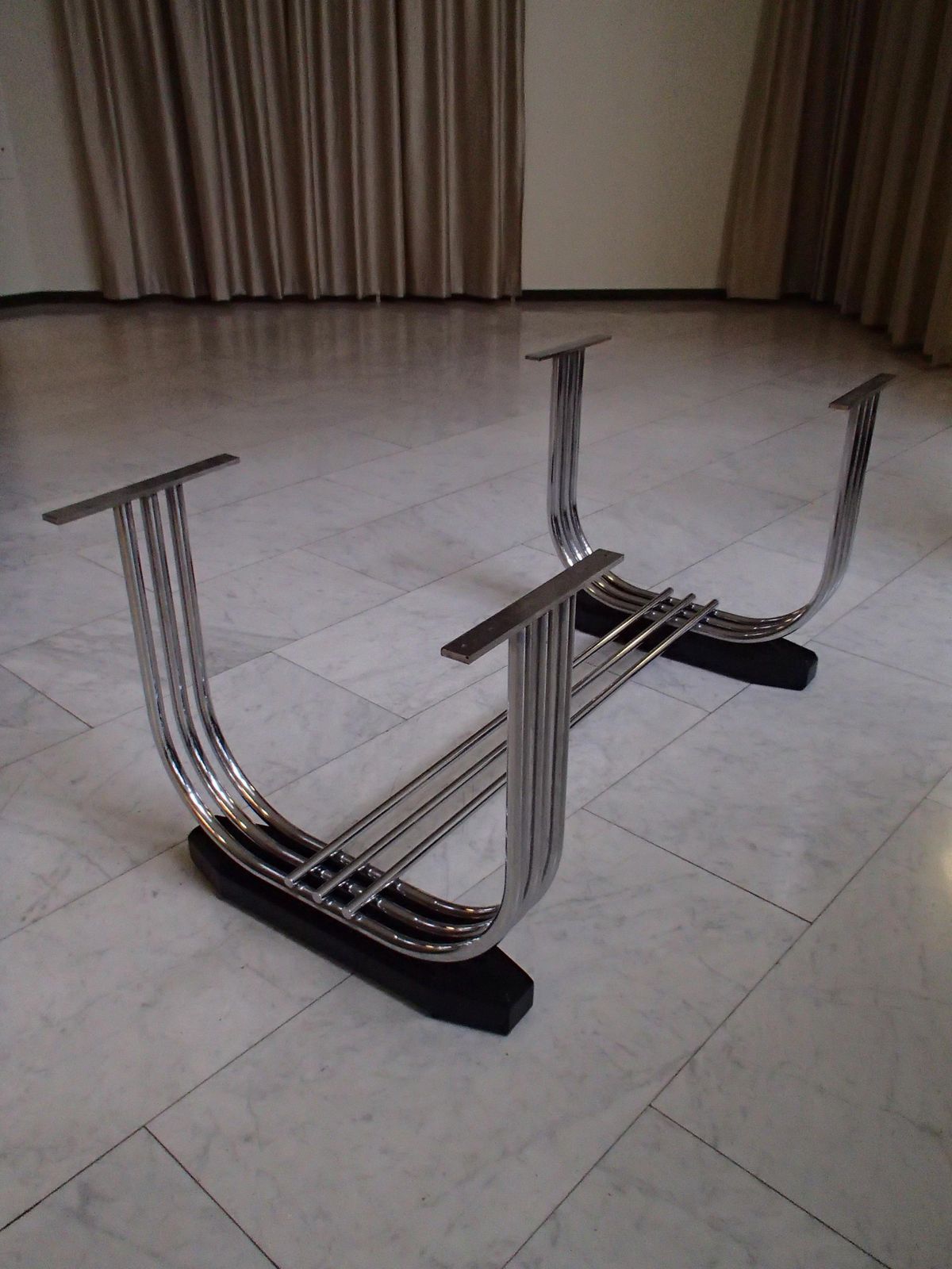 photo furniture 1930thies Tubular Chrome And Blck Top Table For Pel By Serge Chermayeff