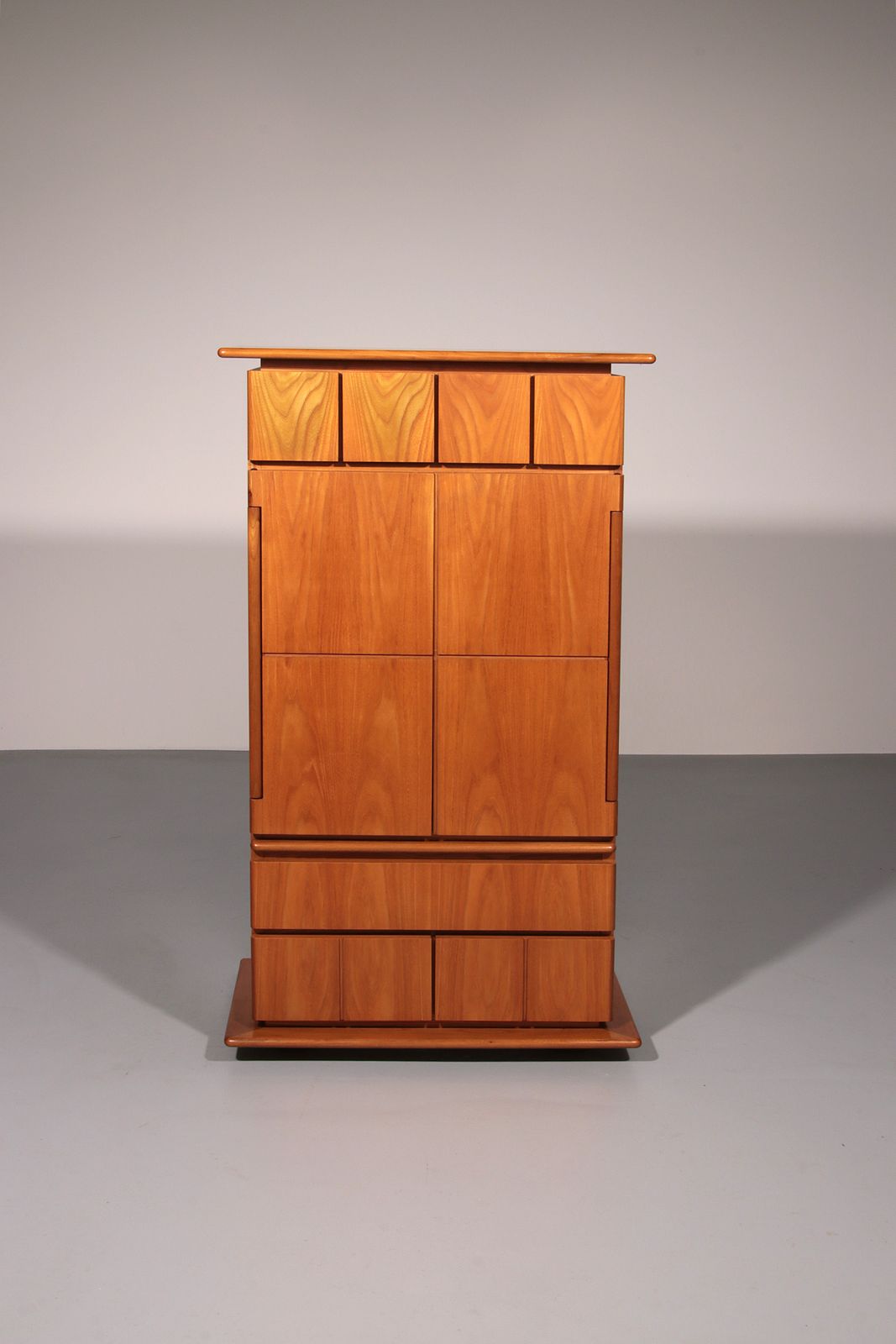 Iconic Italian Design Cabinet “Il Cerniera” By Silvana Arcelli Montanari For Tonelli (1970s) photo for sale