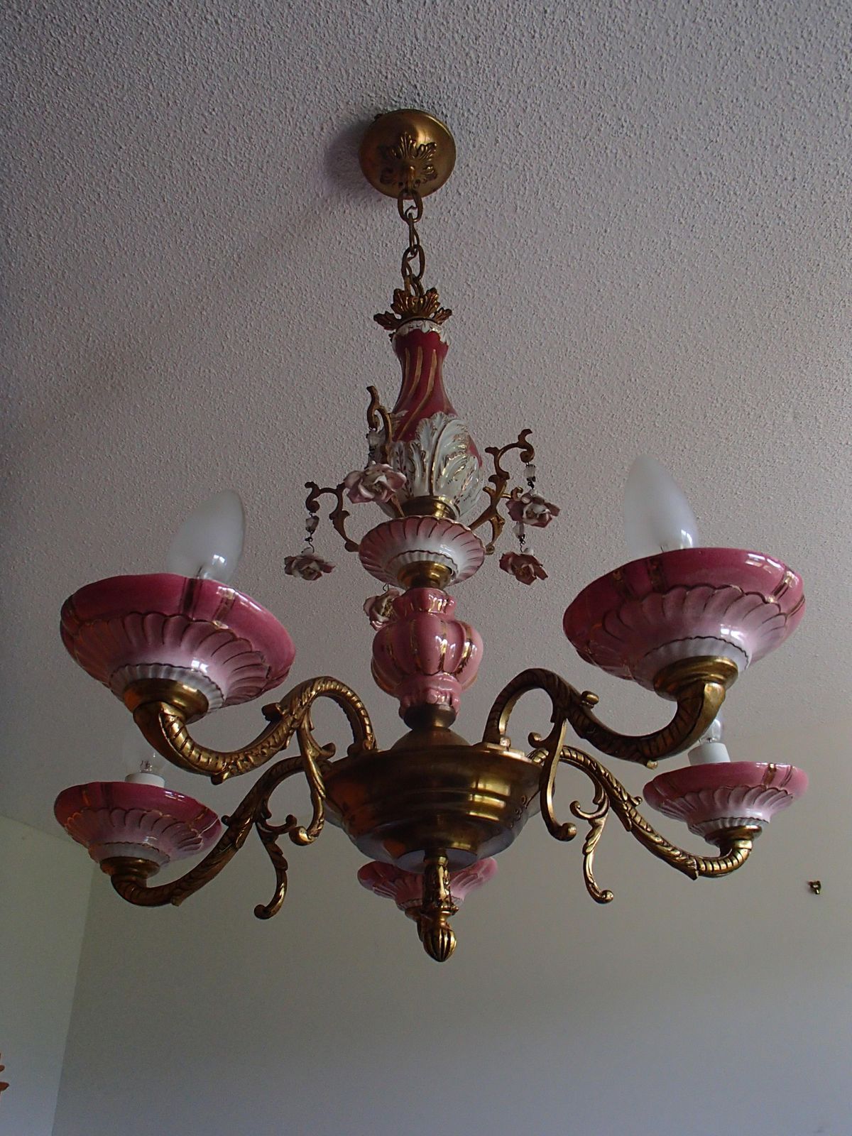 photo vinterior 1960th Italian Porcelain Chandelier With Roses