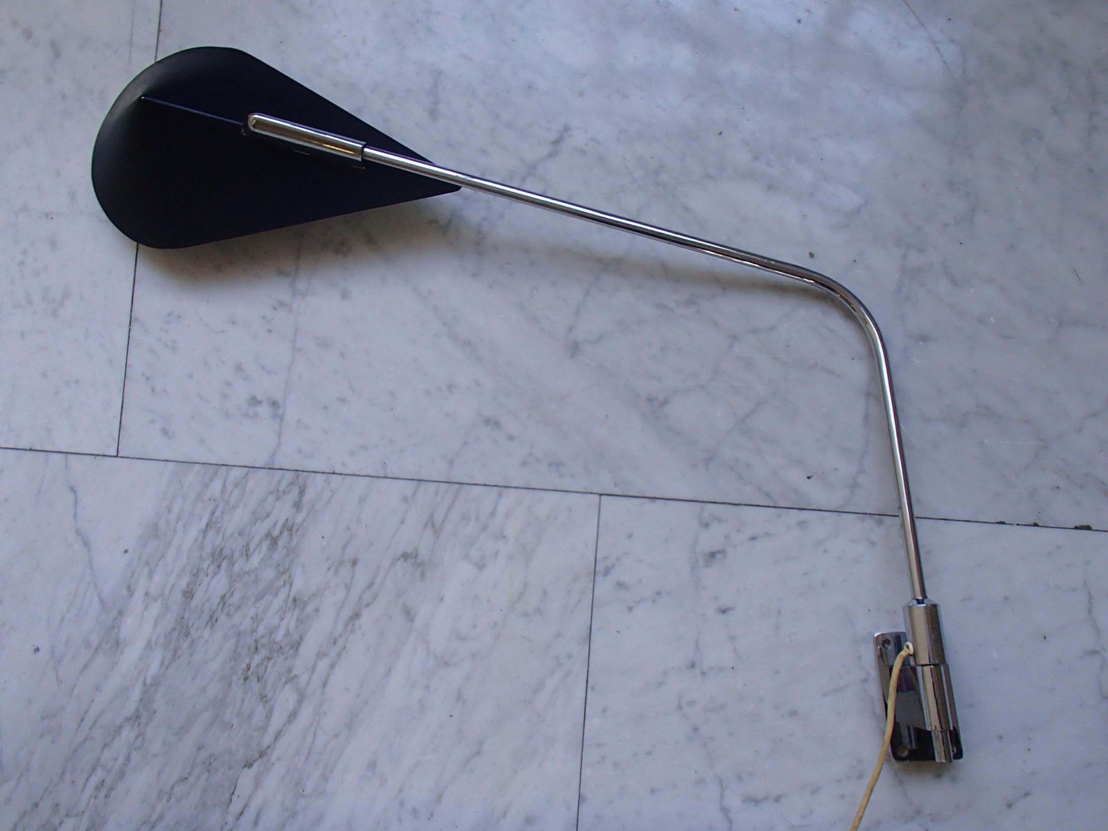 photo vintage Mid Century Modern Desk Or Reading Wall Light Movable Chrome Arm And Black Shade