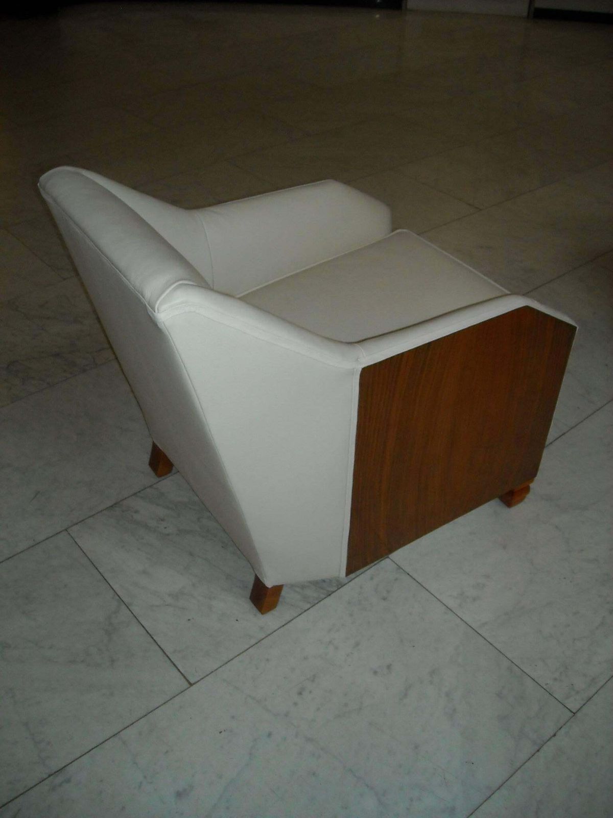 1930 Pair Of Armchairs Off White Leather And Rosewood photo Furniture