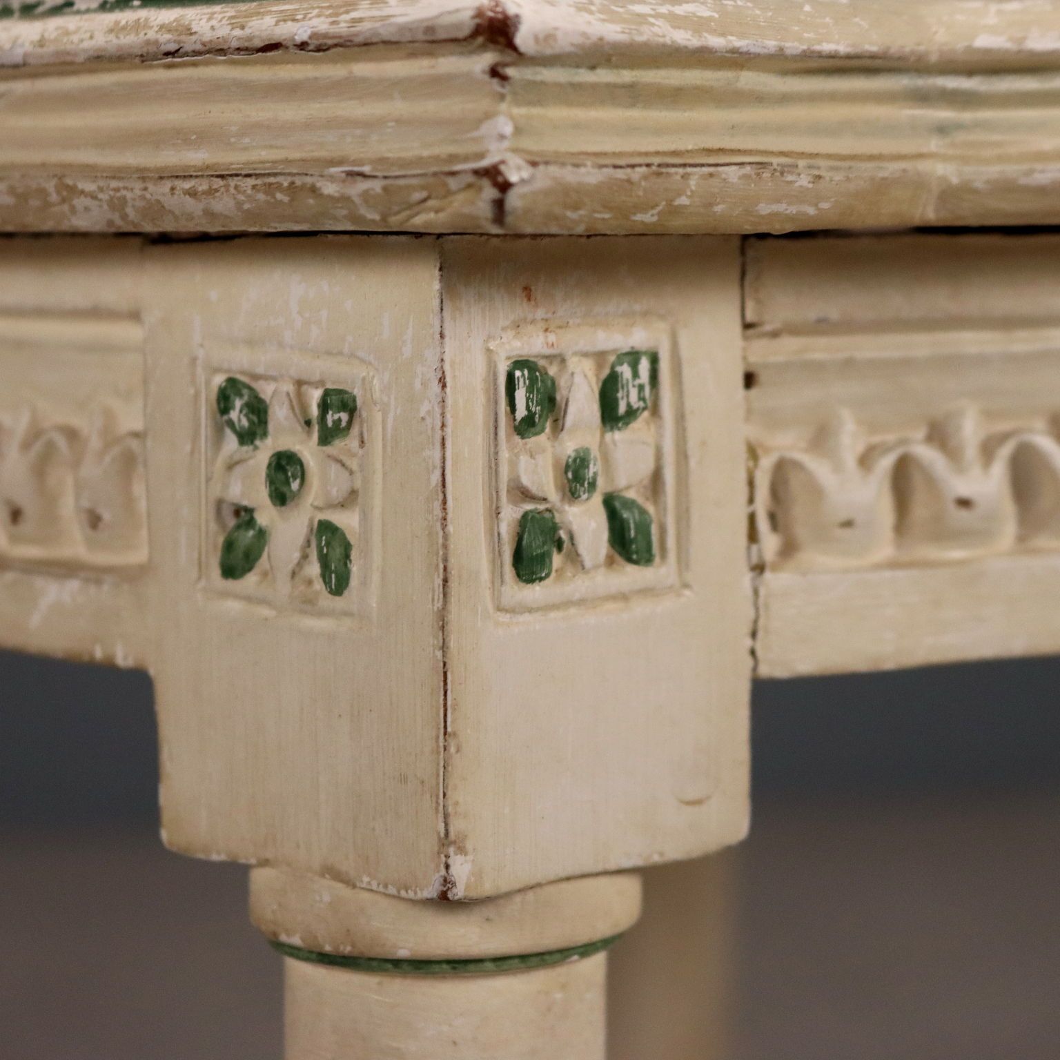 Coppia Di Sedie In Legno Laccato photo buy
