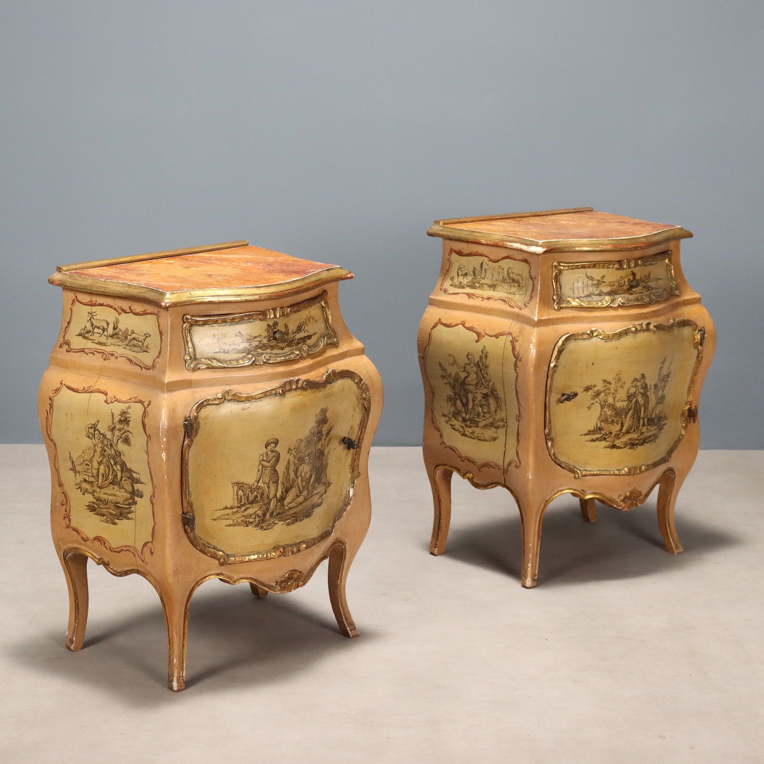 Coppia Di Comodini In Stile Barocchetto Veneziano