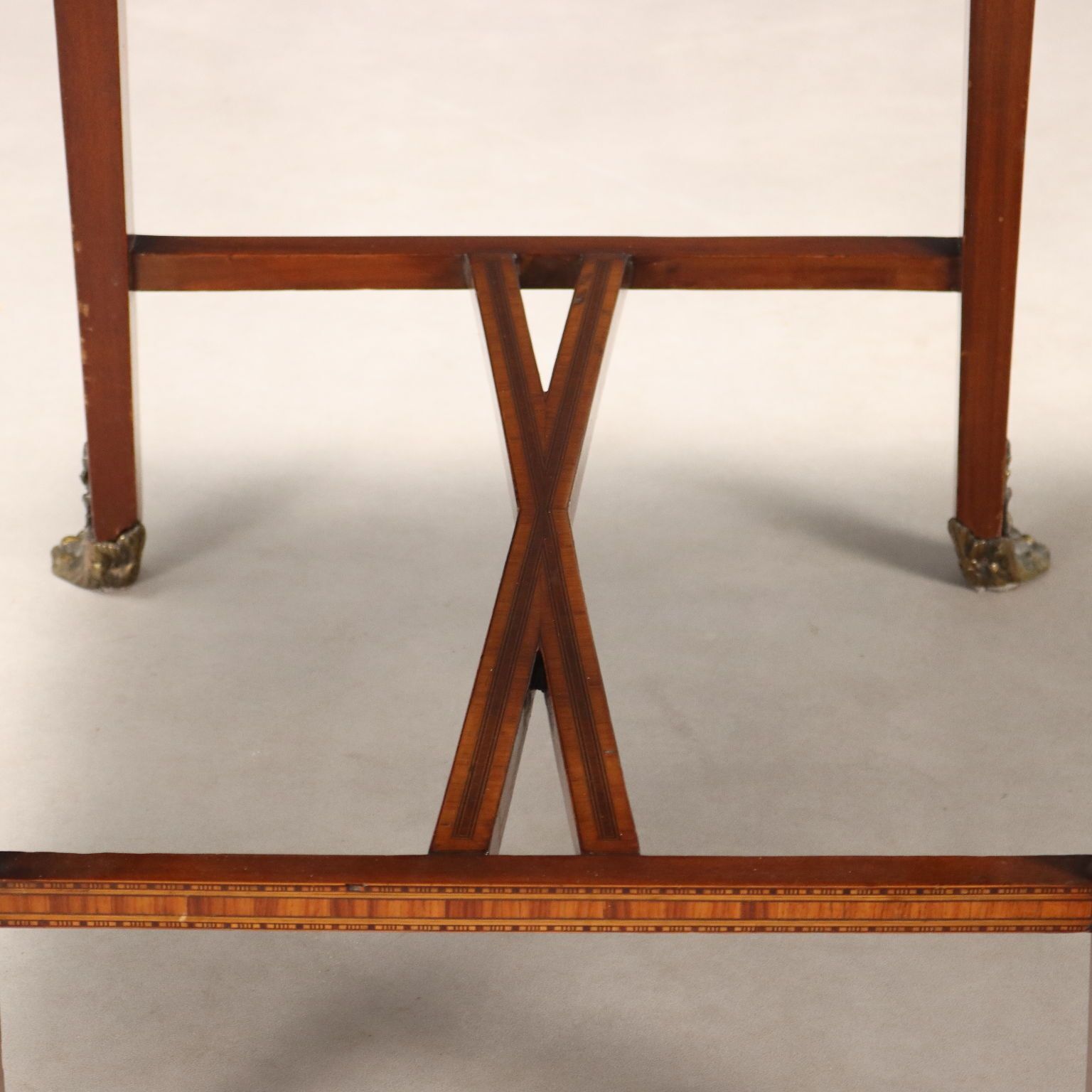 photo furniture Antique Coffee Table Bronze United Kingdom XIX Century