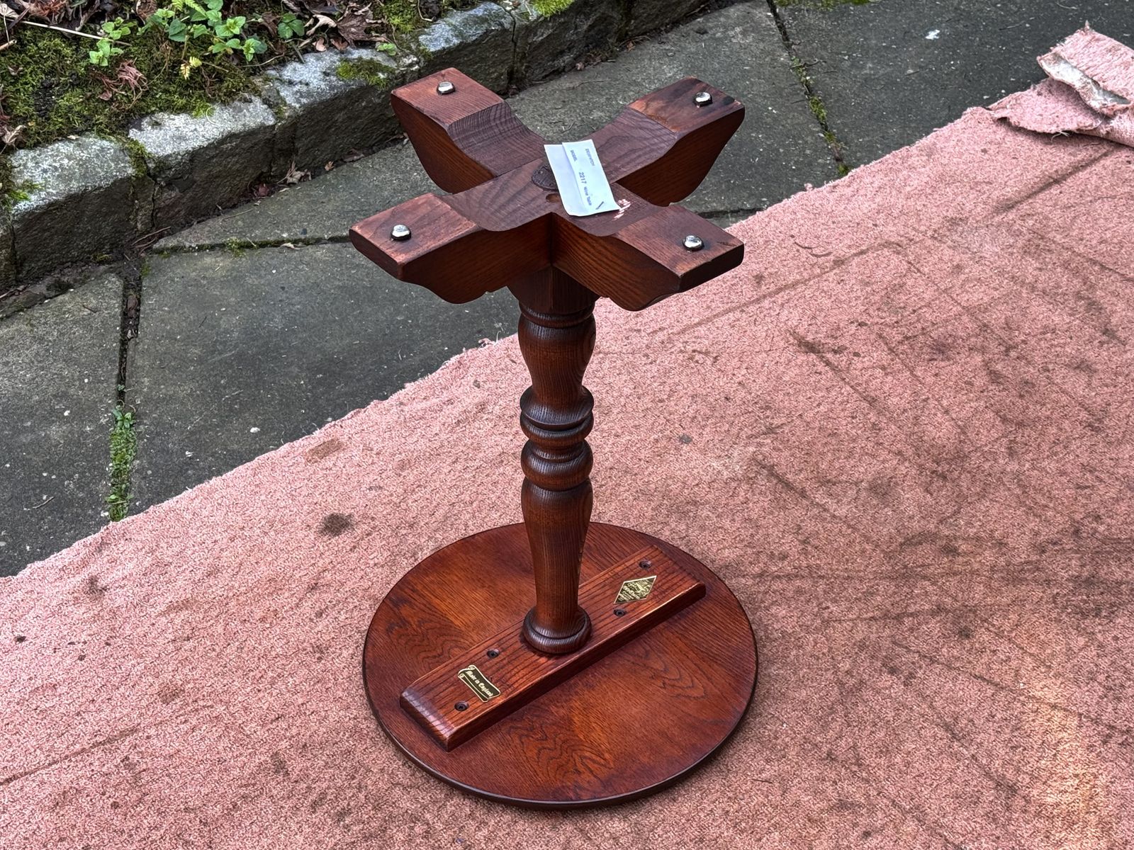 photo vintage A Wood Brothers Old Charm Tudor Brown Solid Oak Occasional Lamp / Wine / Coffee Table