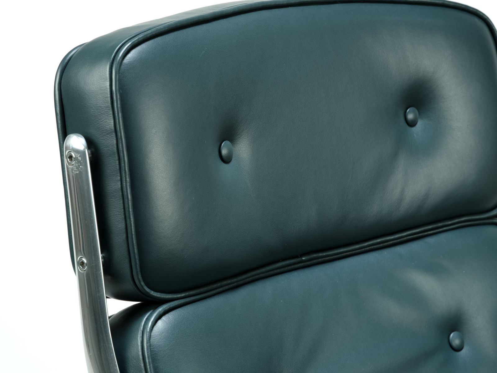 photo vintage One Owner Fully Restored Herman Miller Ea 108 'Time Life Lobby' Lounge Chair By Charles And Ray Eames, USA Circa 1970's, 2 Chairs Available.