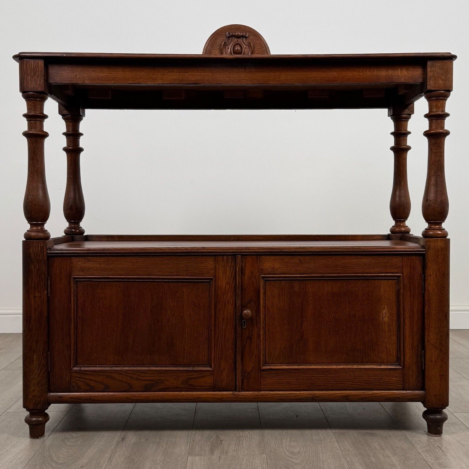 Antique 19th Century Good Quality Cupboard In Oak