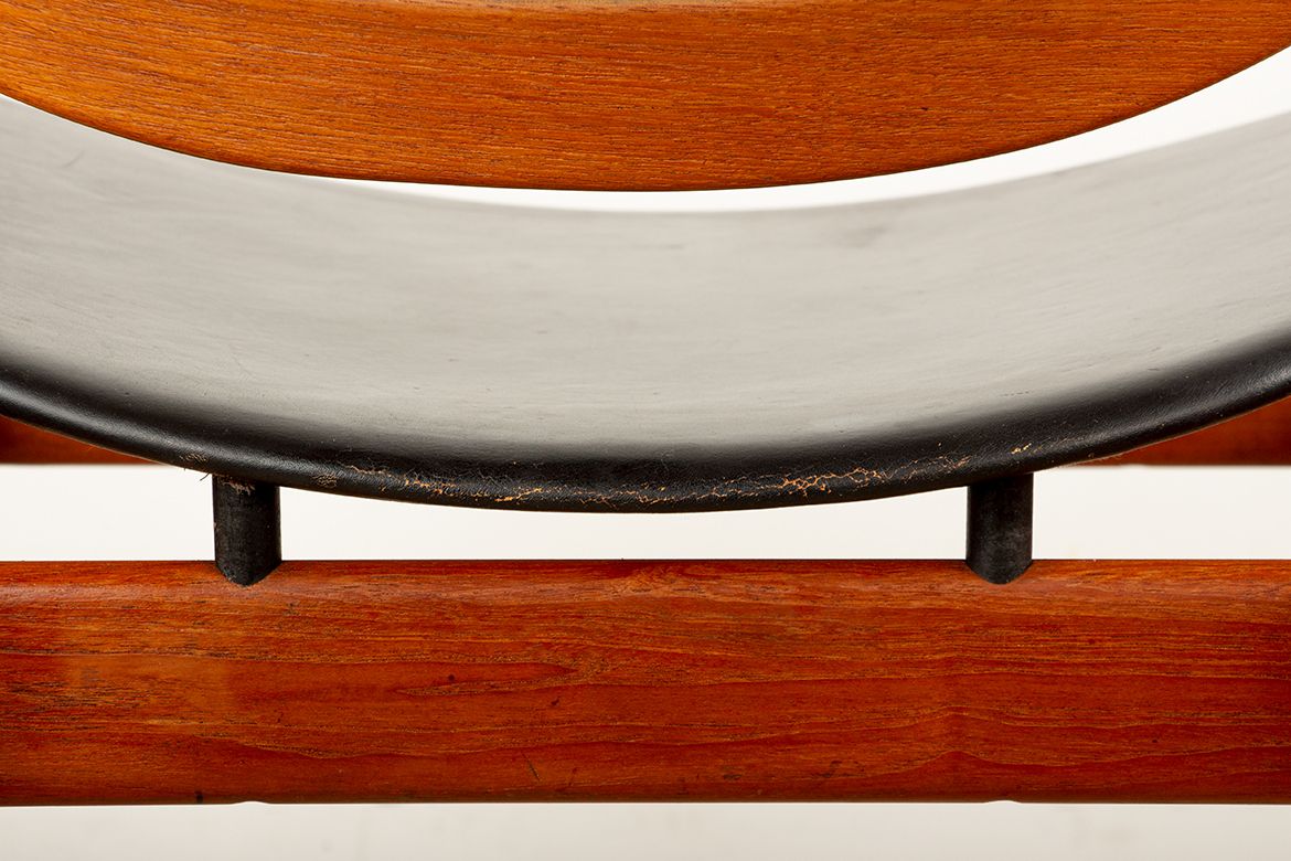 photo for sale Ensemble de 6 chaises danoises en teck, cannage et cuir, modèle FD 187, par Arne Vodder pour France & Son, 1956.