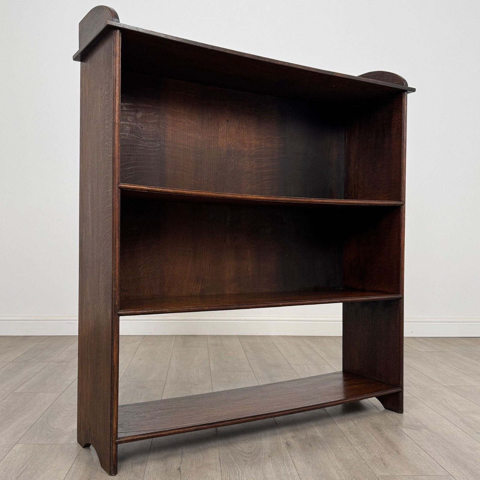 photo furniture Antique 20th Century Good Quality Open Bookcase In Oak