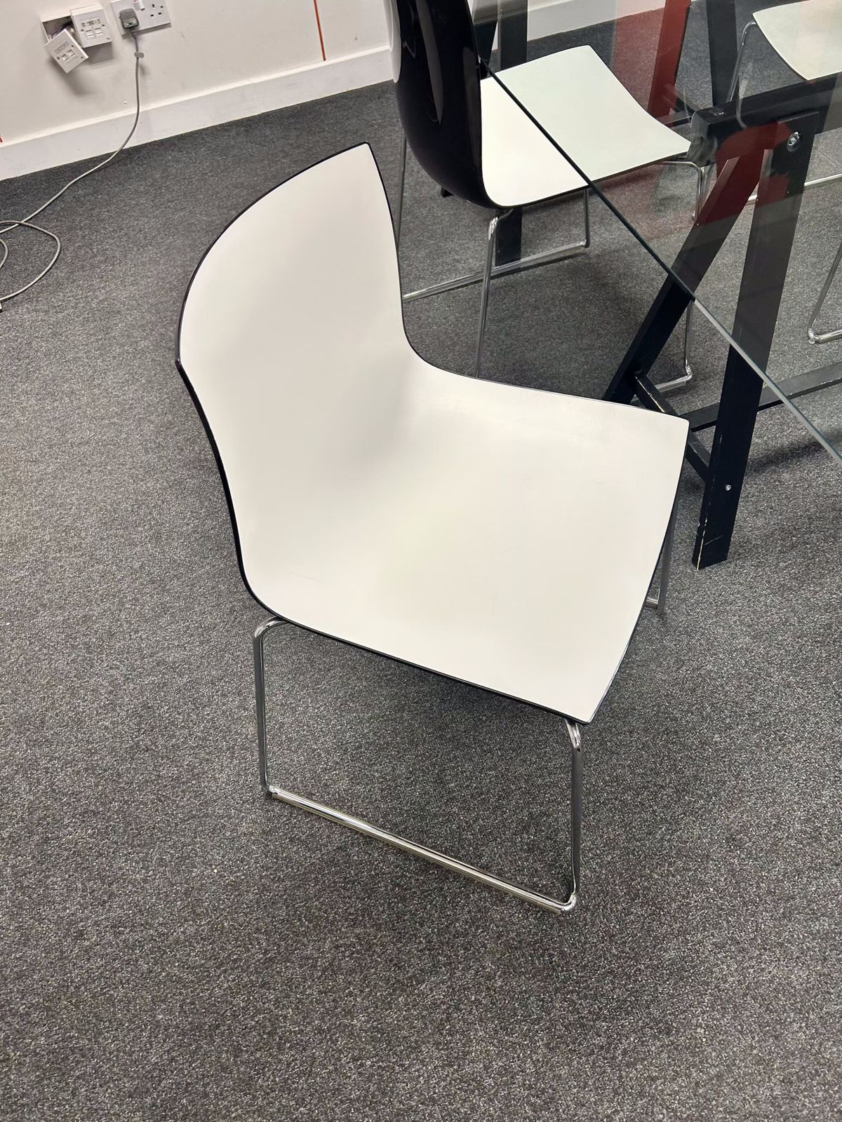 Set Of 4 Arper Catifa 46 Sled Base Chairs – Black & White – Designer Modern Classics photo Furniture