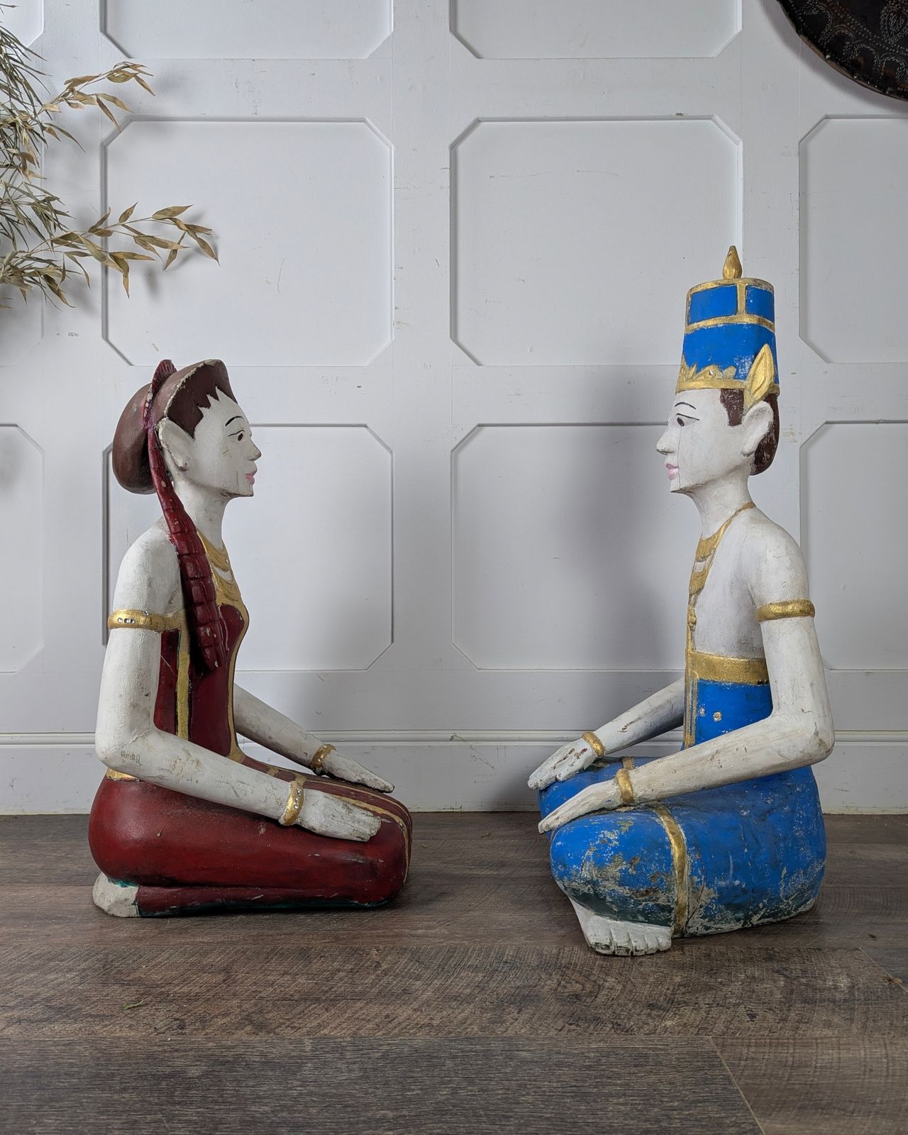 Loro Blonyo Pair (Near Life Size) – Javanese Wooden Statues photo vinterior