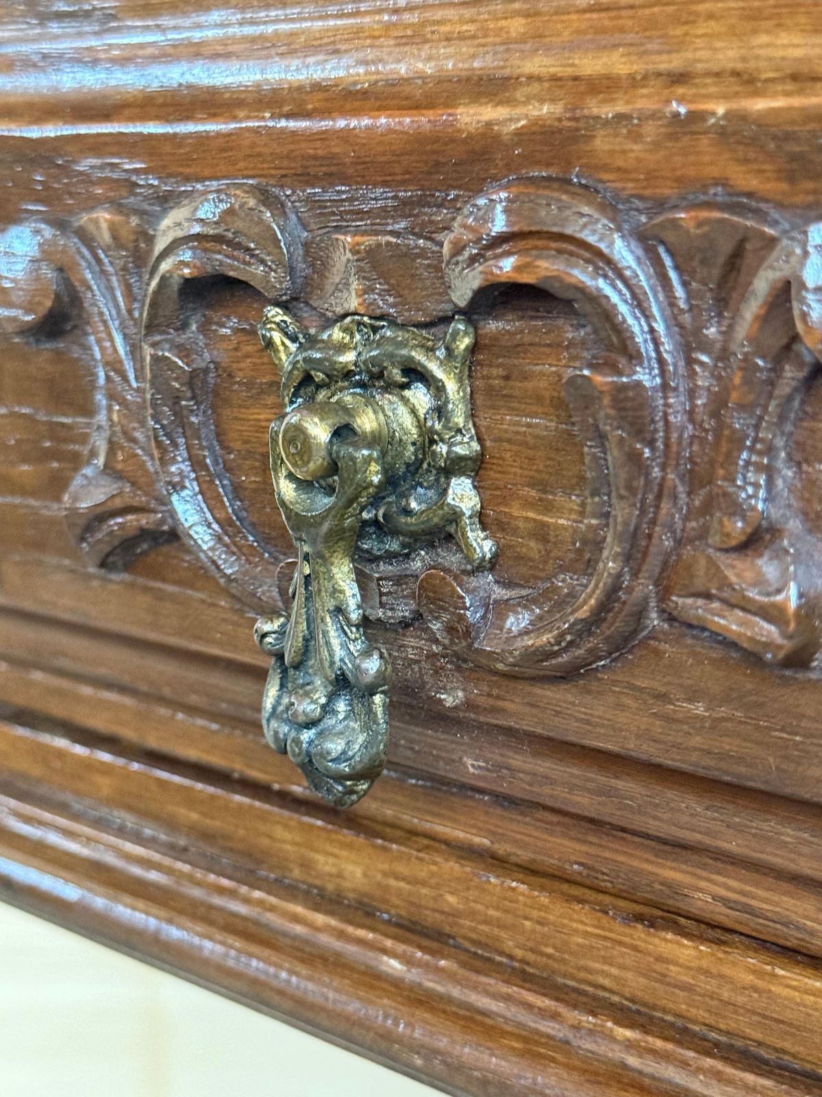 photo vinterior Pair Of Light Walnut Carved Spanish Nightstands With Solomonic Legs And Drawer