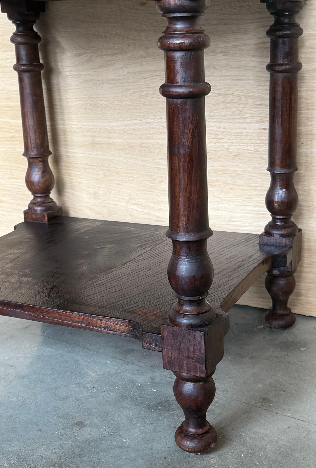 2237.0 Paire de tables de chevet espagnoles, un tiroir et tablette basse photo