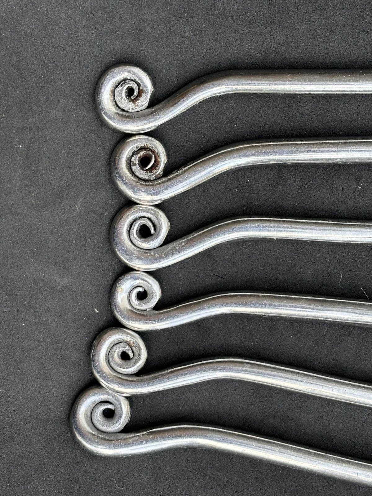 Jean Dubost Spiral Swirl Twisted Ends Set: Frans Bestek Met Gedraaide Uiteinden, Brutalist Decor photo vintage