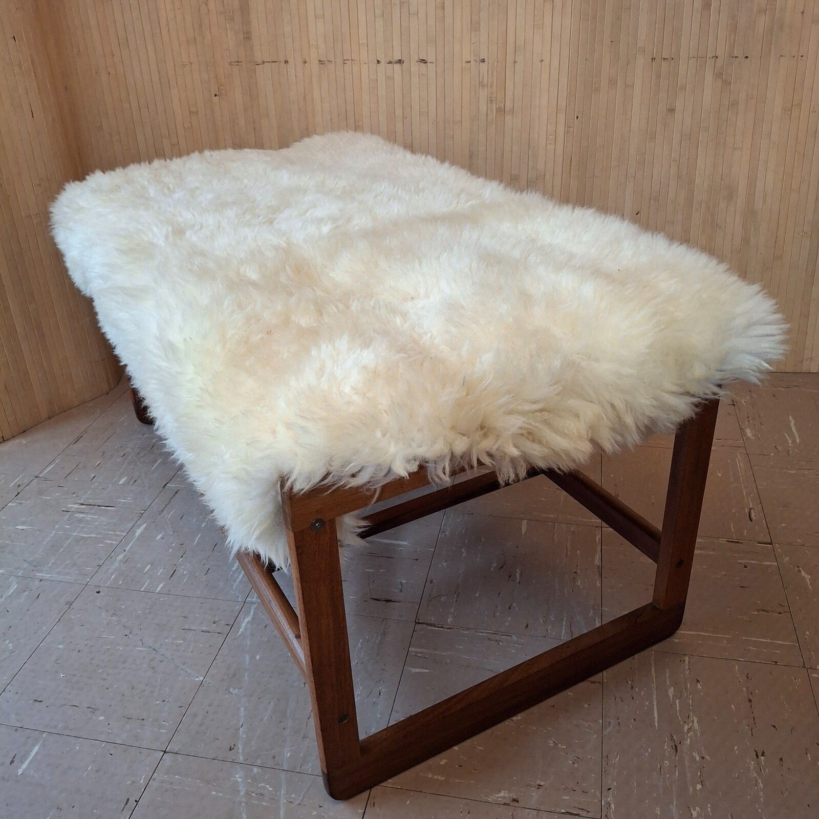 photo furniture Fab Vintage Retro Bench Seat Boot Room Hall Gym Shoe Rack Teak Cream Sheepskin