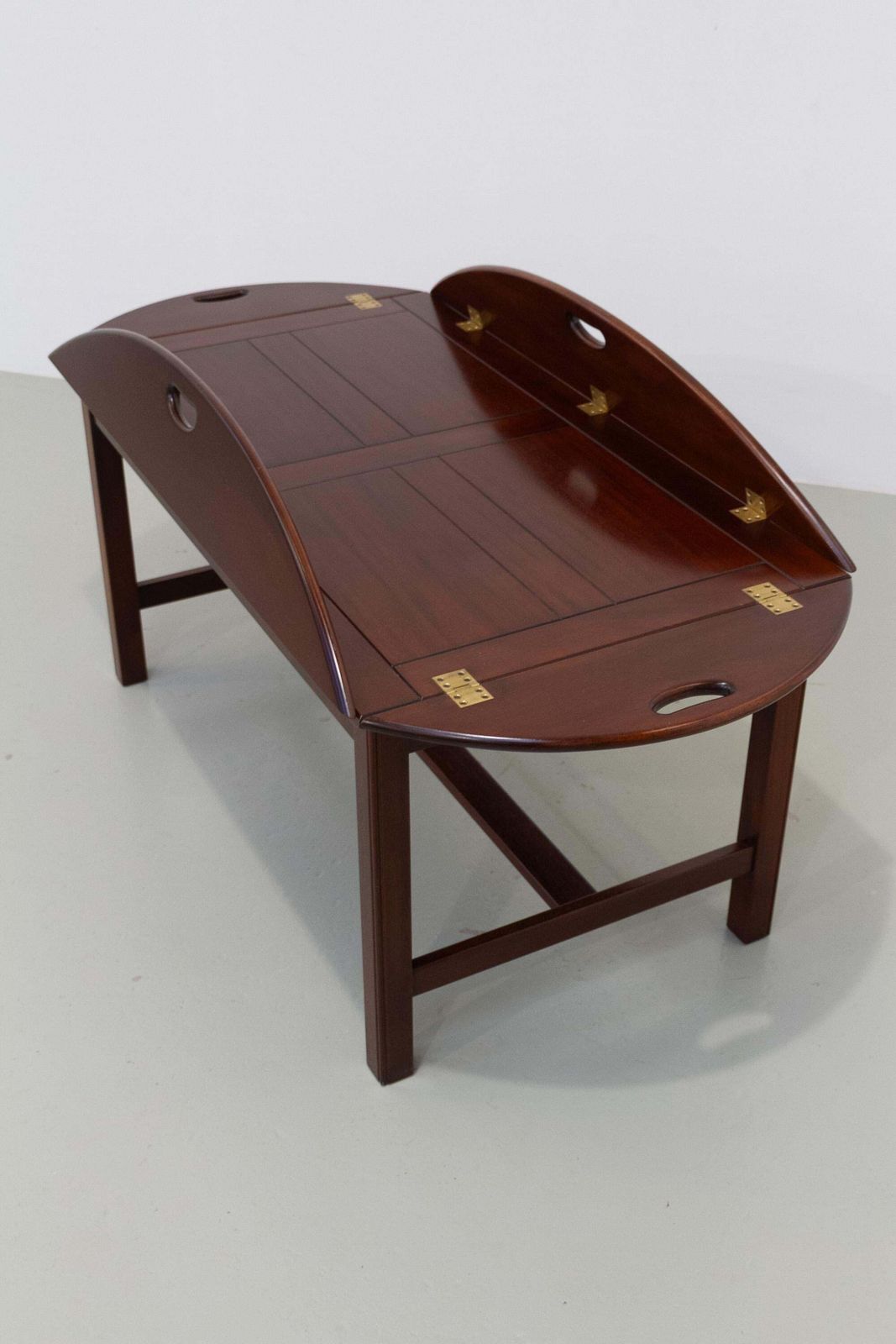657.0 English Mahogany And Brass Butler's Tray Coffee Table, 1960s. photo