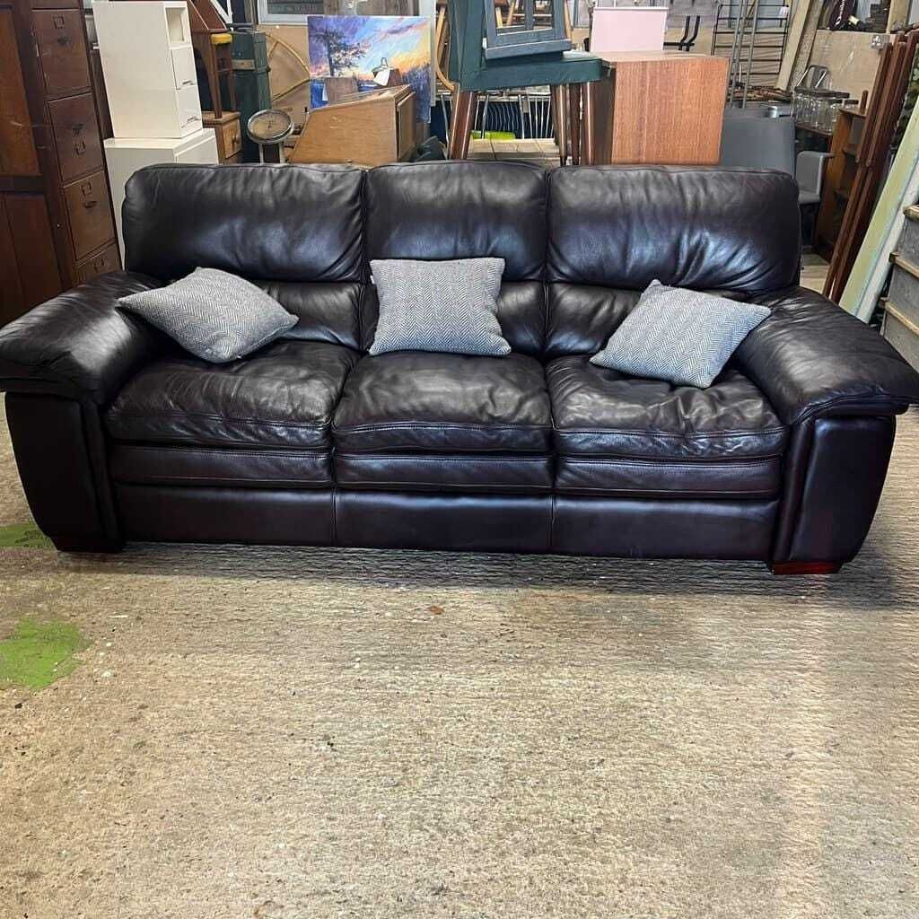 photo vinterior 3 Seater Leather Sofa Dark Chocolate Colour Wide Arms Preloved