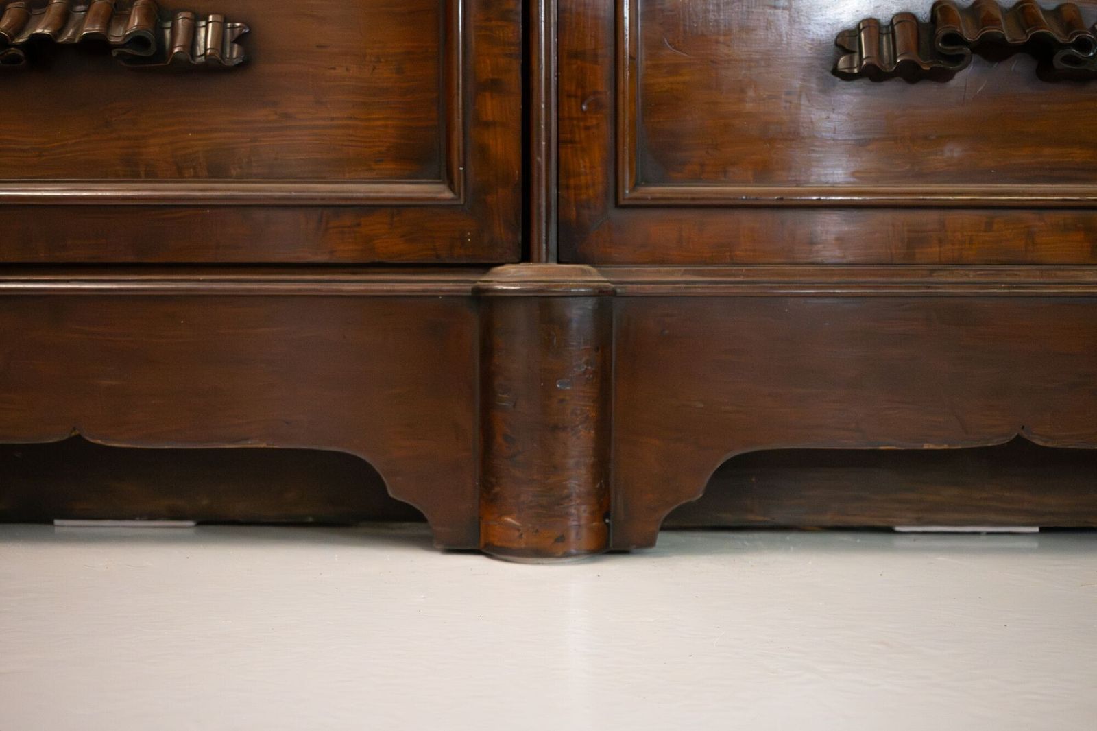 photo furniture Library Bookcase, 1800s, Mahogany