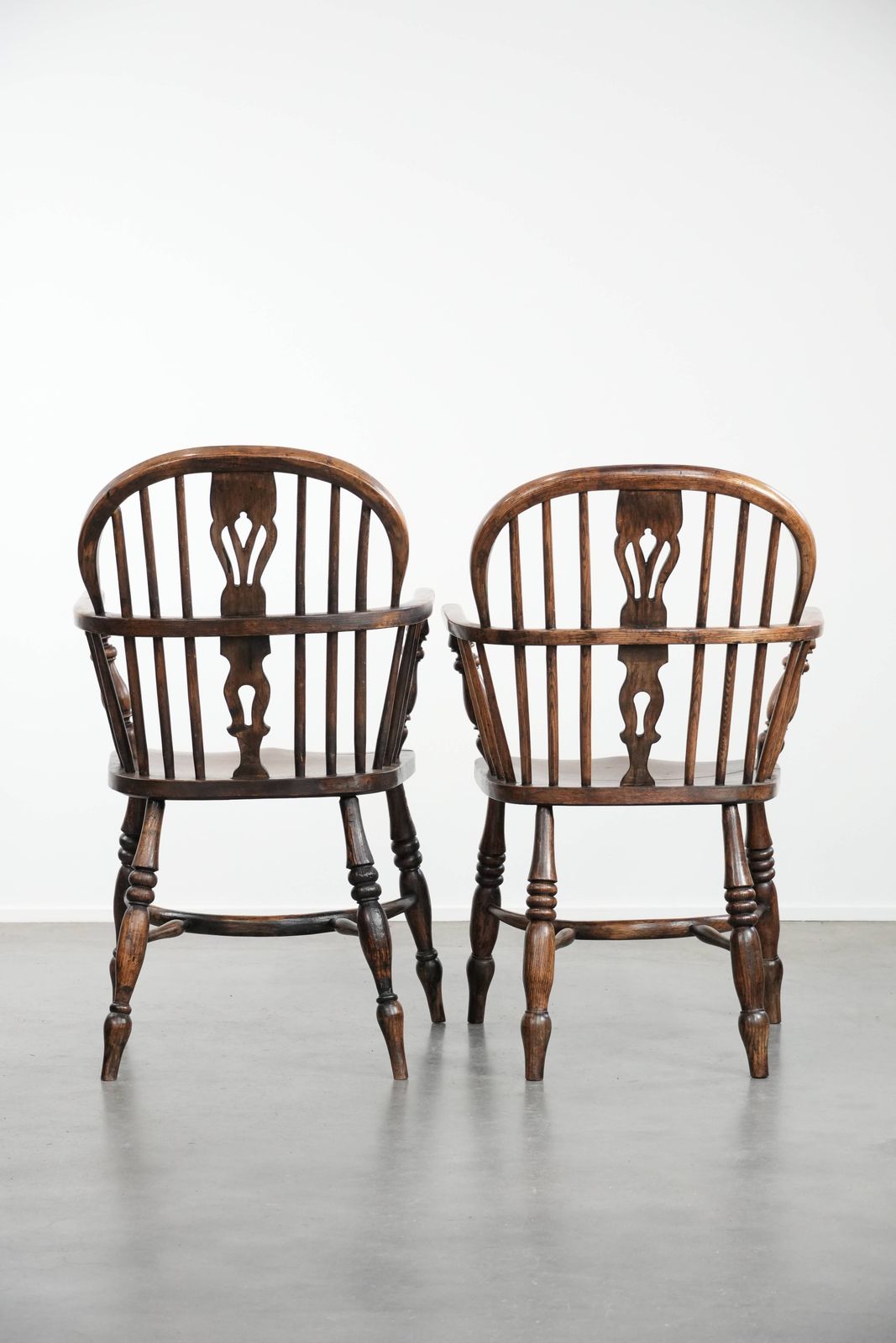 English Antique Set Of 2 Windsor Chairs With Character, A Beautiful Color Scheme And A Beautiful Patina photo for sale