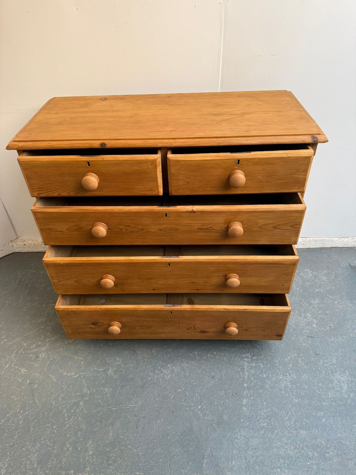 A Cracking Arts & Crafts Waxed Pine 5 Drawer Chest Of Drawers photo for sale