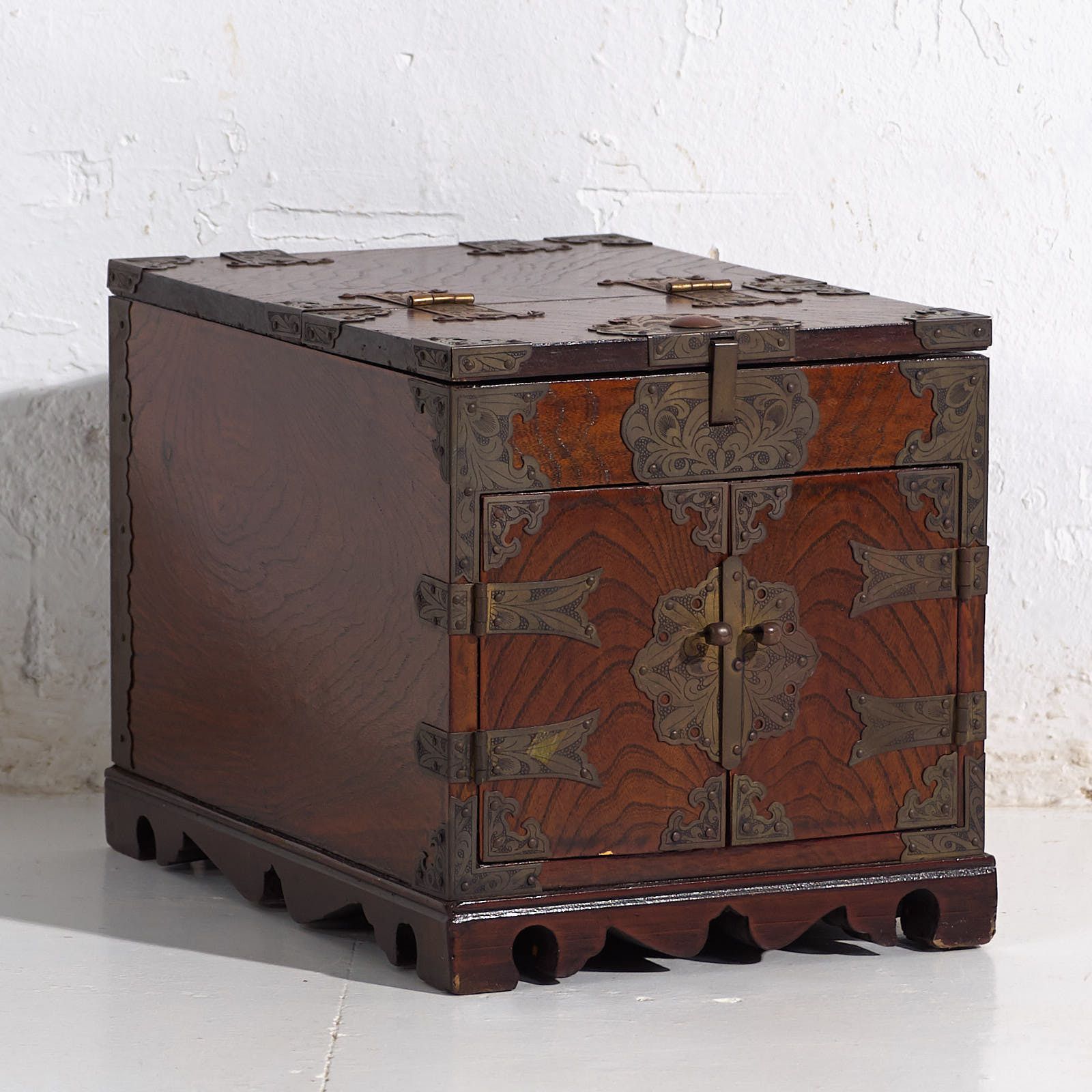 Antique Mirror Vanity In Zelkova Wood – Korea, Circa 1900