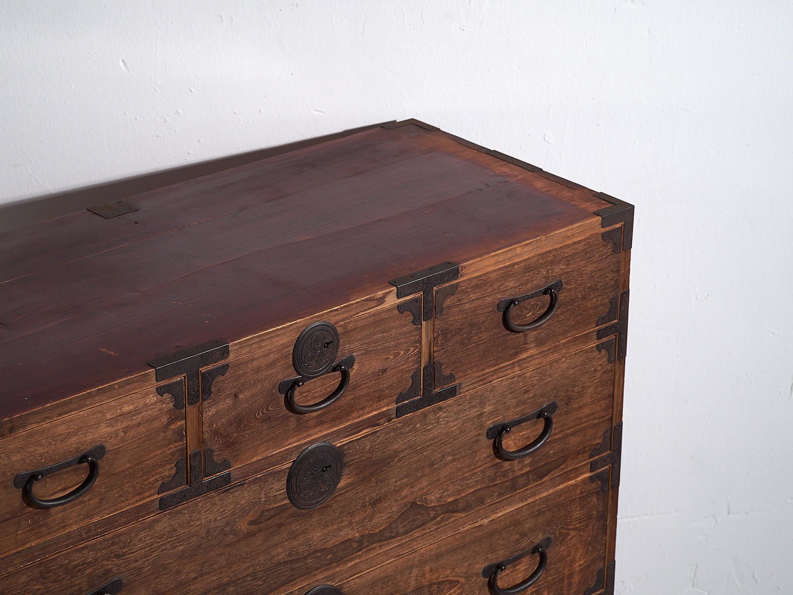 Japanese Sendai Isho Dansu (Clothing Chest), Large Size, Made Of Cedar And Iron, Meiji Taishō Period (C. 1890 1925). photo for sale